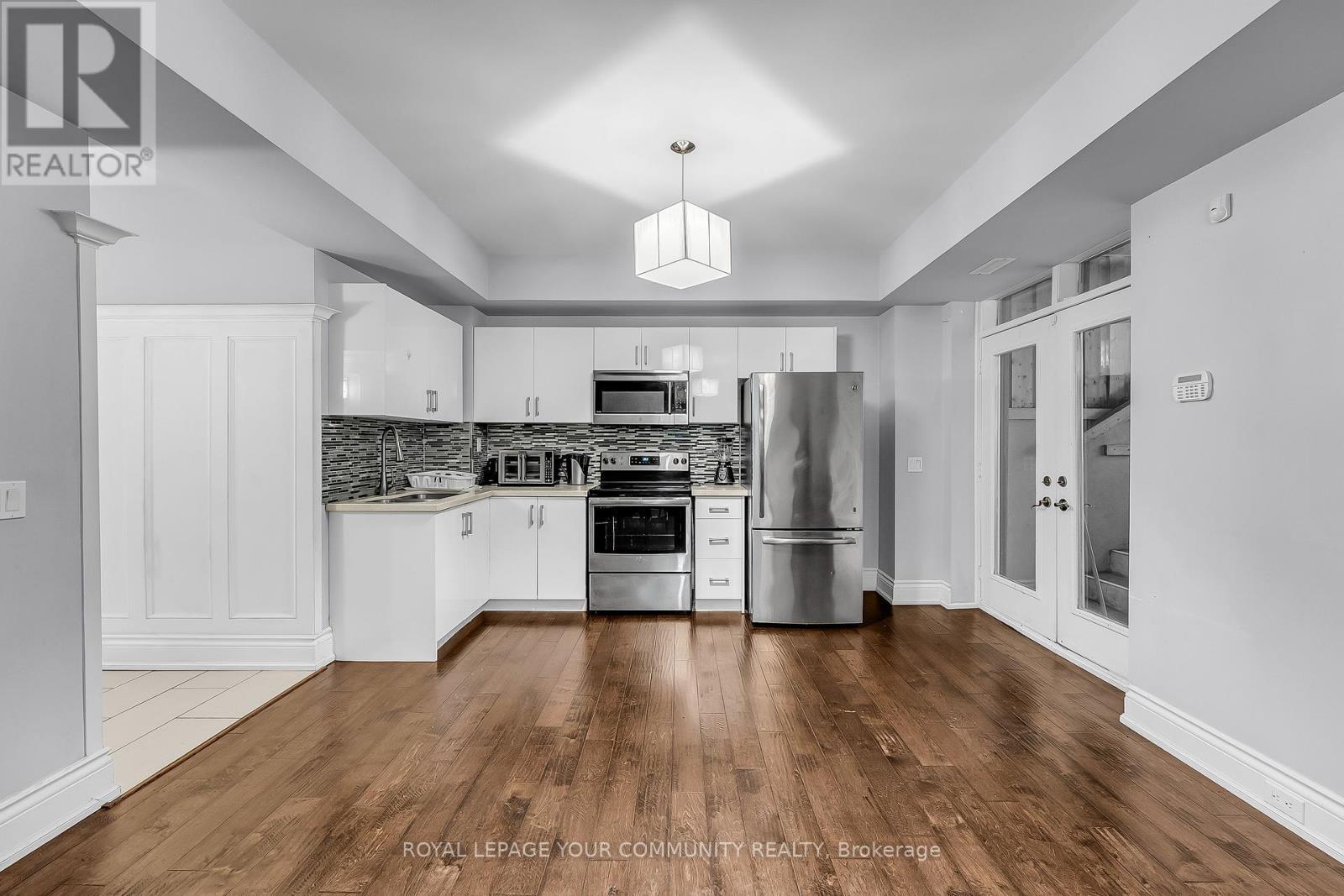 












83 HUNT AVENUE W

,
Richmond Hill,




Ontario
L4C4H1


