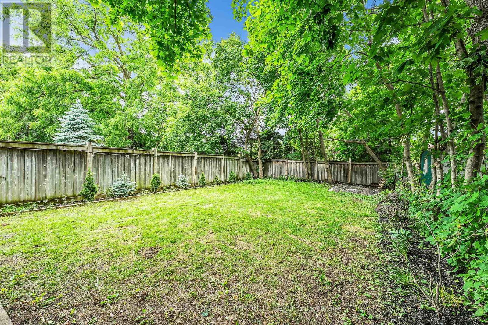 












83 HUNT AVENUE W

,
Richmond Hill,




Ontario
L4C4H1


