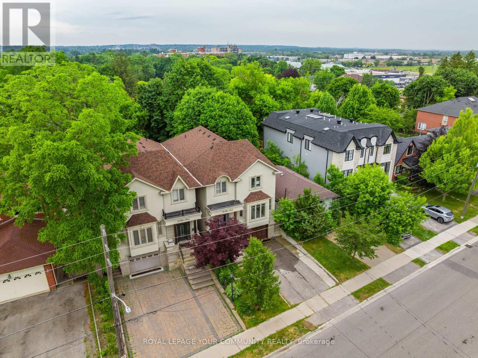 












83 HUNT AVENUE W

,
Richmond Hill,




Ontario
L4C4H1

