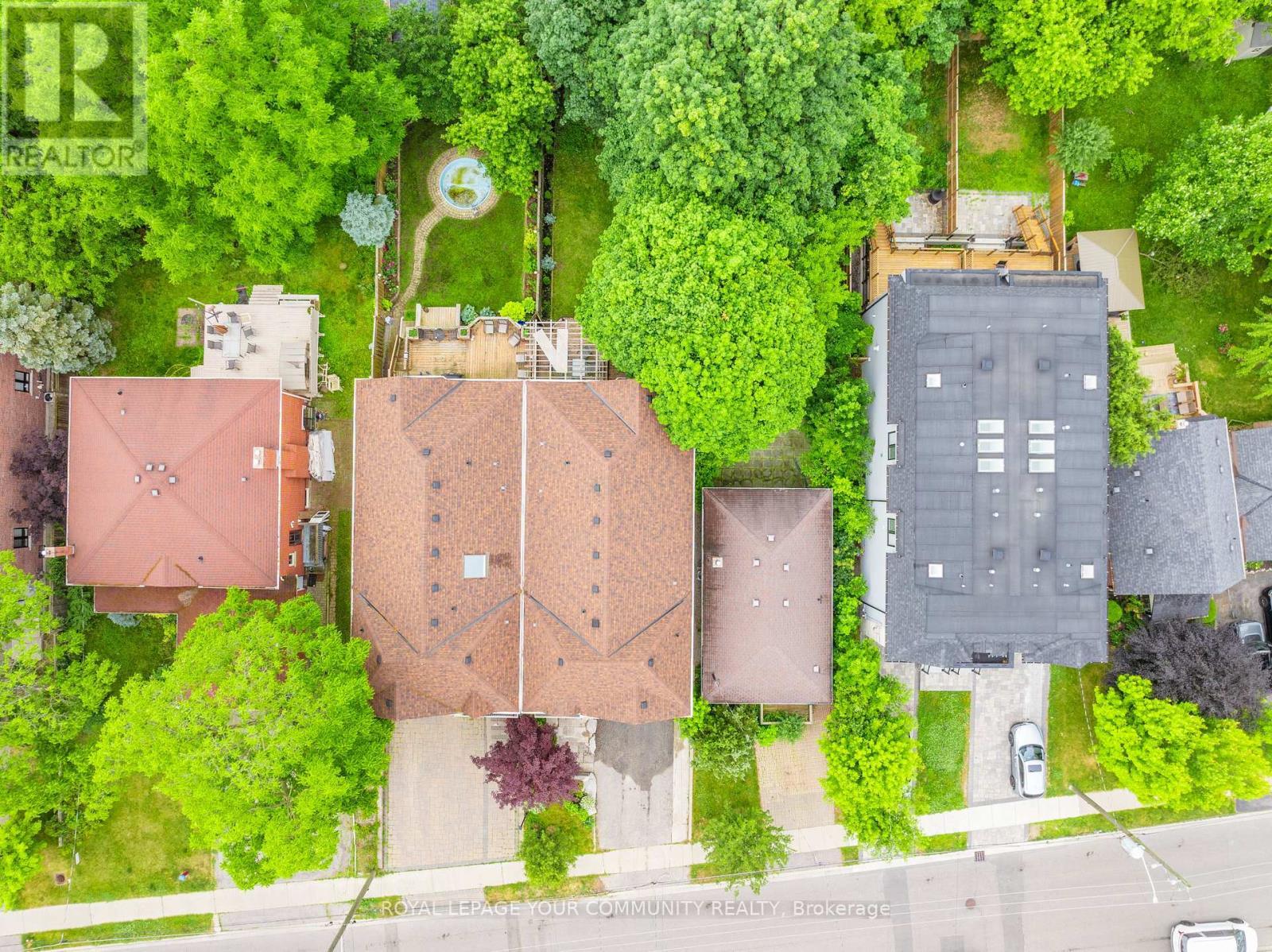 












83 HUNT AVENUE W

,
Richmond Hill,




Ontario
L4C4H1

