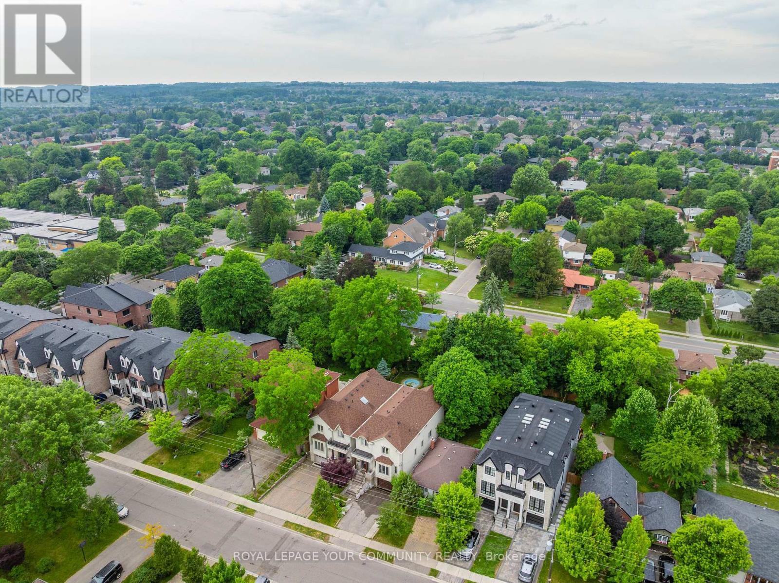 












83 HUNT AVENUE W

,
Richmond Hill,




Ontario
L4C4H1

