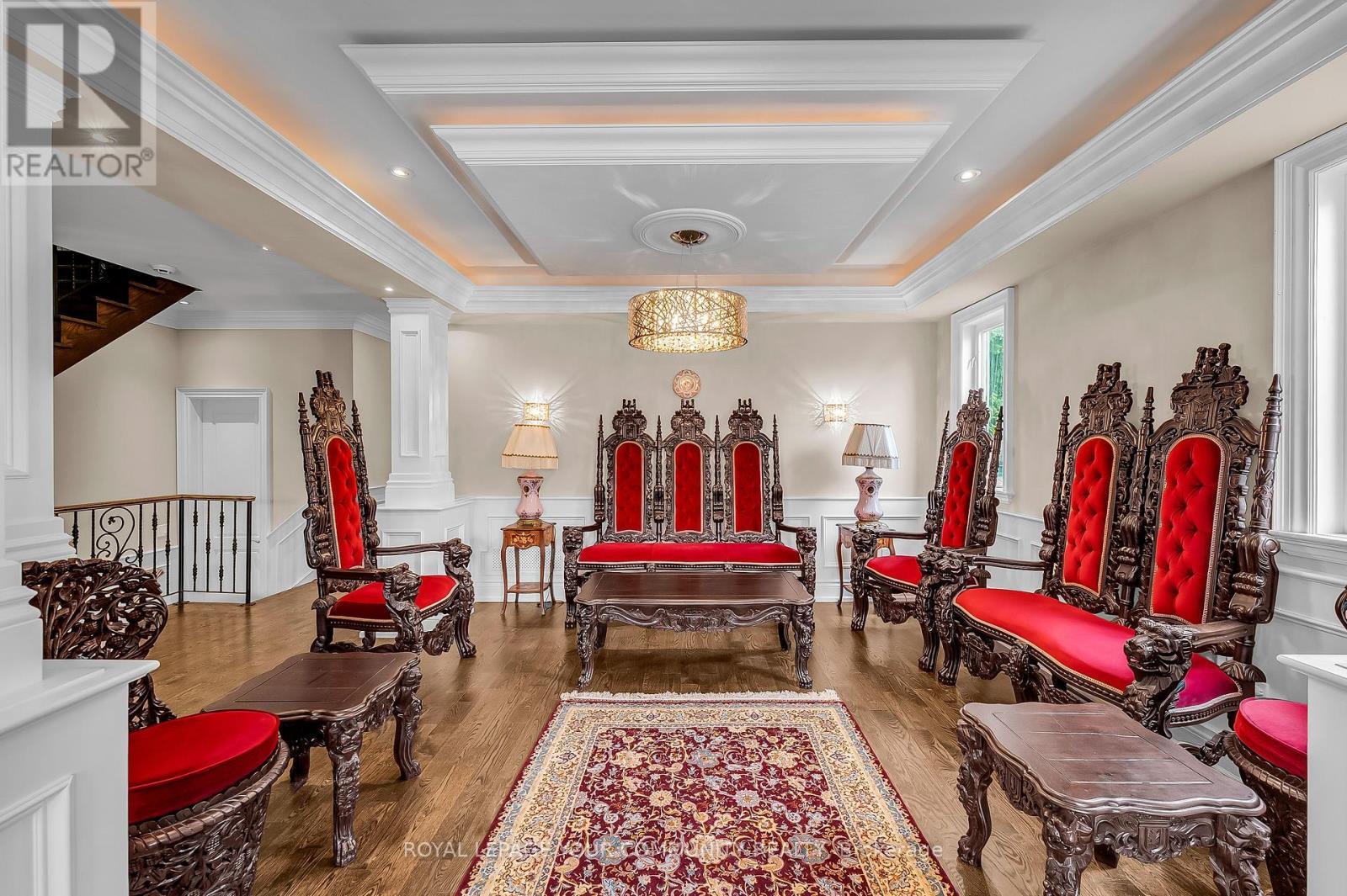 












83 HUNT AVENUE W

,
Richmond Hill,




Ontario
L4C4H1

