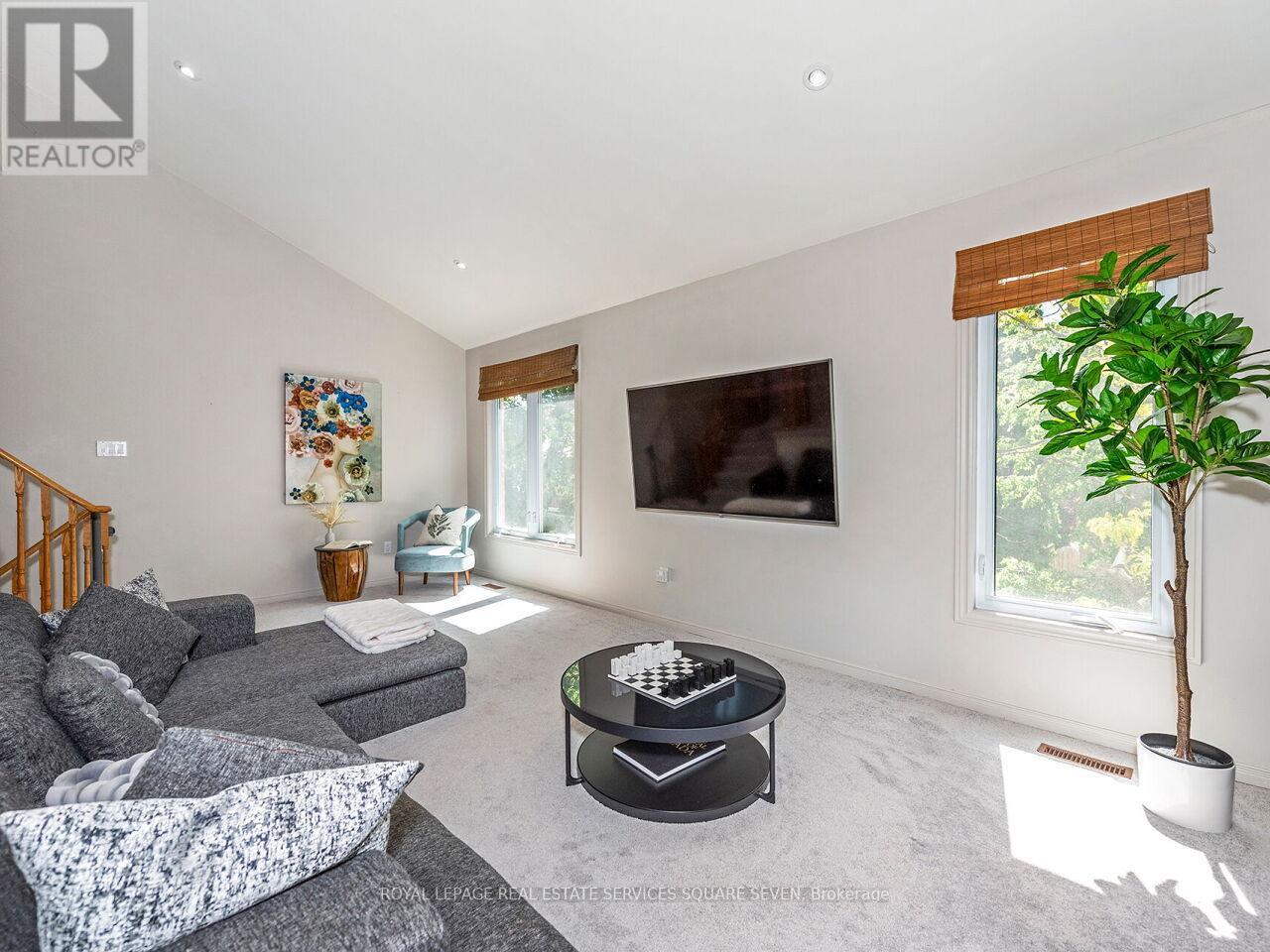 












234 SEWELL DRIVE

,
Oakville,




Ontario
L6H1E4

