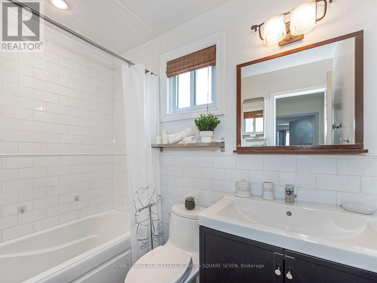 












234 SEWELL DRIVE

,
Oakville,




Ontario
L6H1E4

