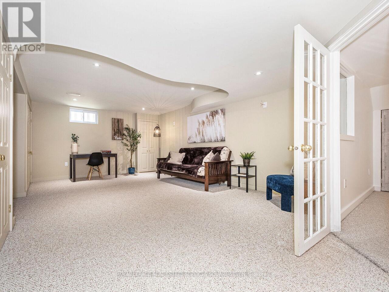 












234 SEWELL DRIVE

,
Oakville,




Ontario
L6H1E4

