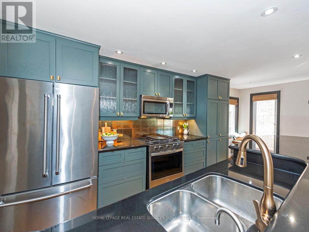 












234 SEWELL DRIVE

,
Oakville,




Ontario
L6H1E4

