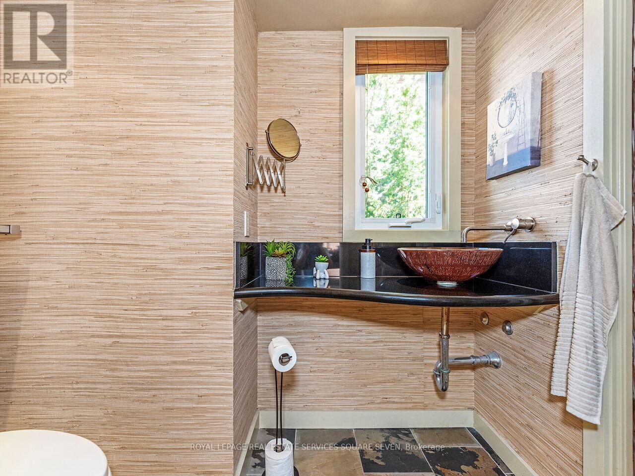 












234 SEWELL DRIVE

,
Oakville,




Ontario
L6H1E4

