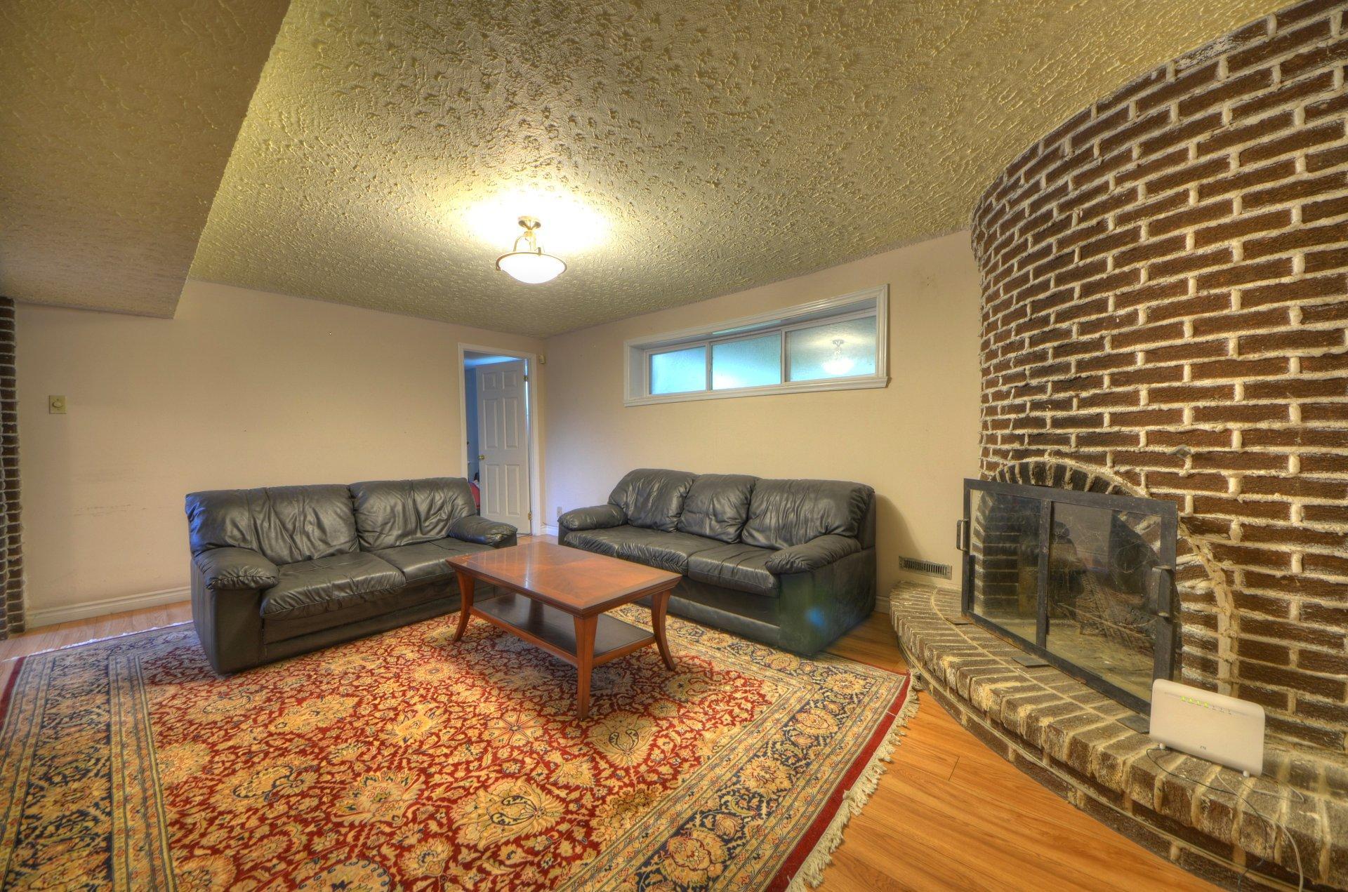 









1845


Rue Tillemont

,
Brossard,




QC
J4W2H9

