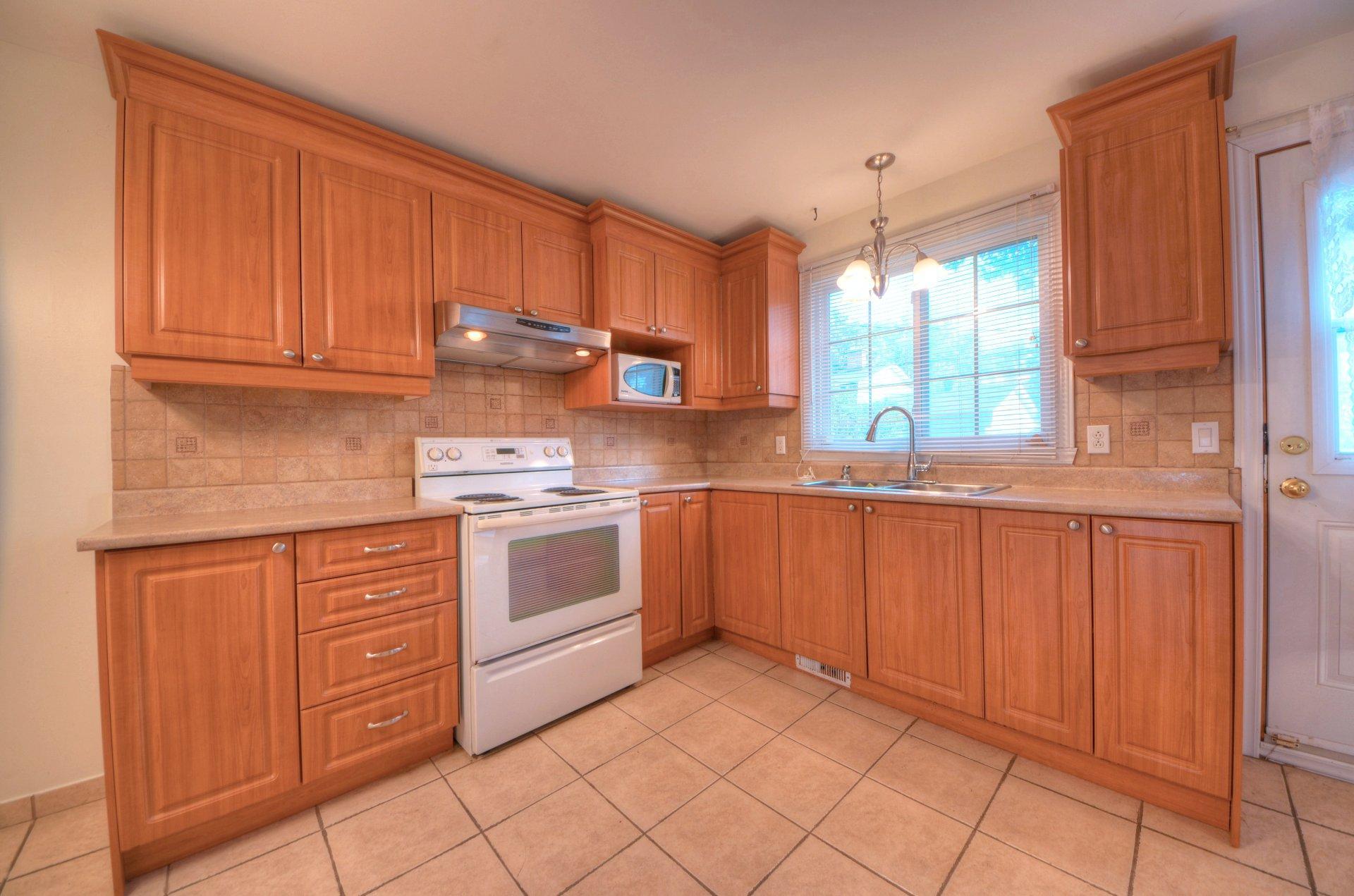 









1845


Rue Tillemont

,
Brossard,




QC
J4W2H9

