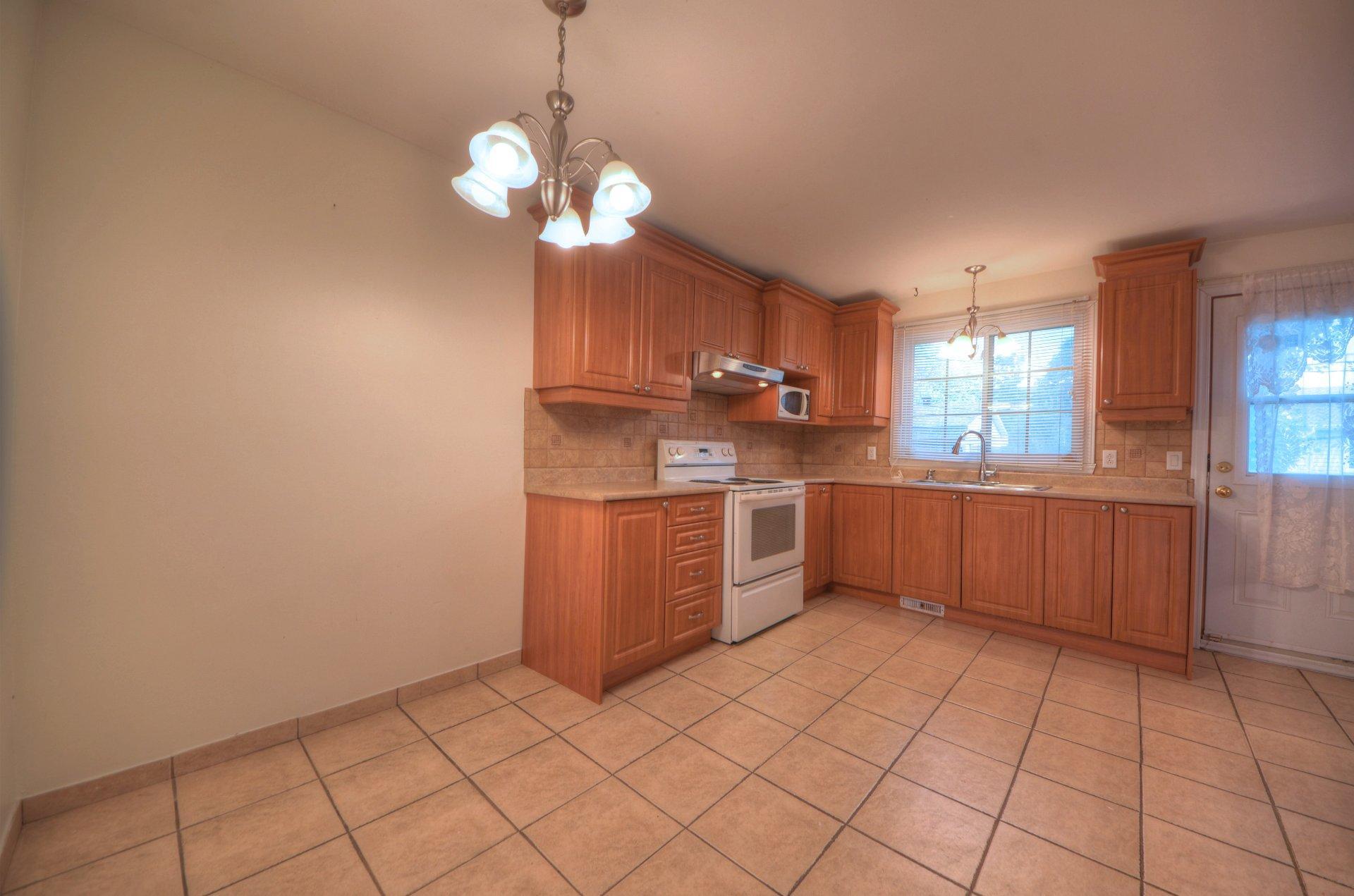 









1845


Rue Tillemont

,
Brossard,




QC
J4W2H9

