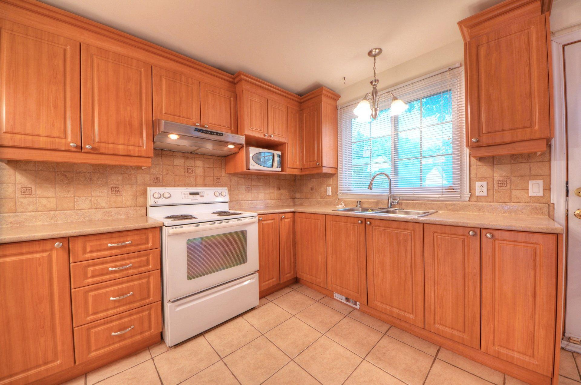 









1845


Rue Tillemont

,
Brossard,




QC
J4W2H9


