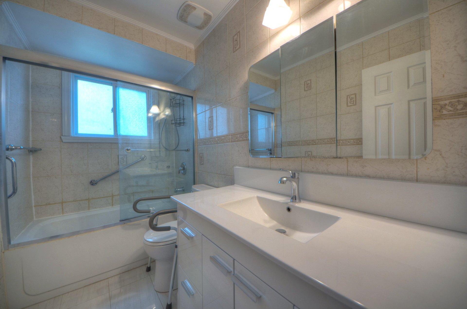 









1845


Rue Tillemont

,
Brossard,




QC
J4W2H9

