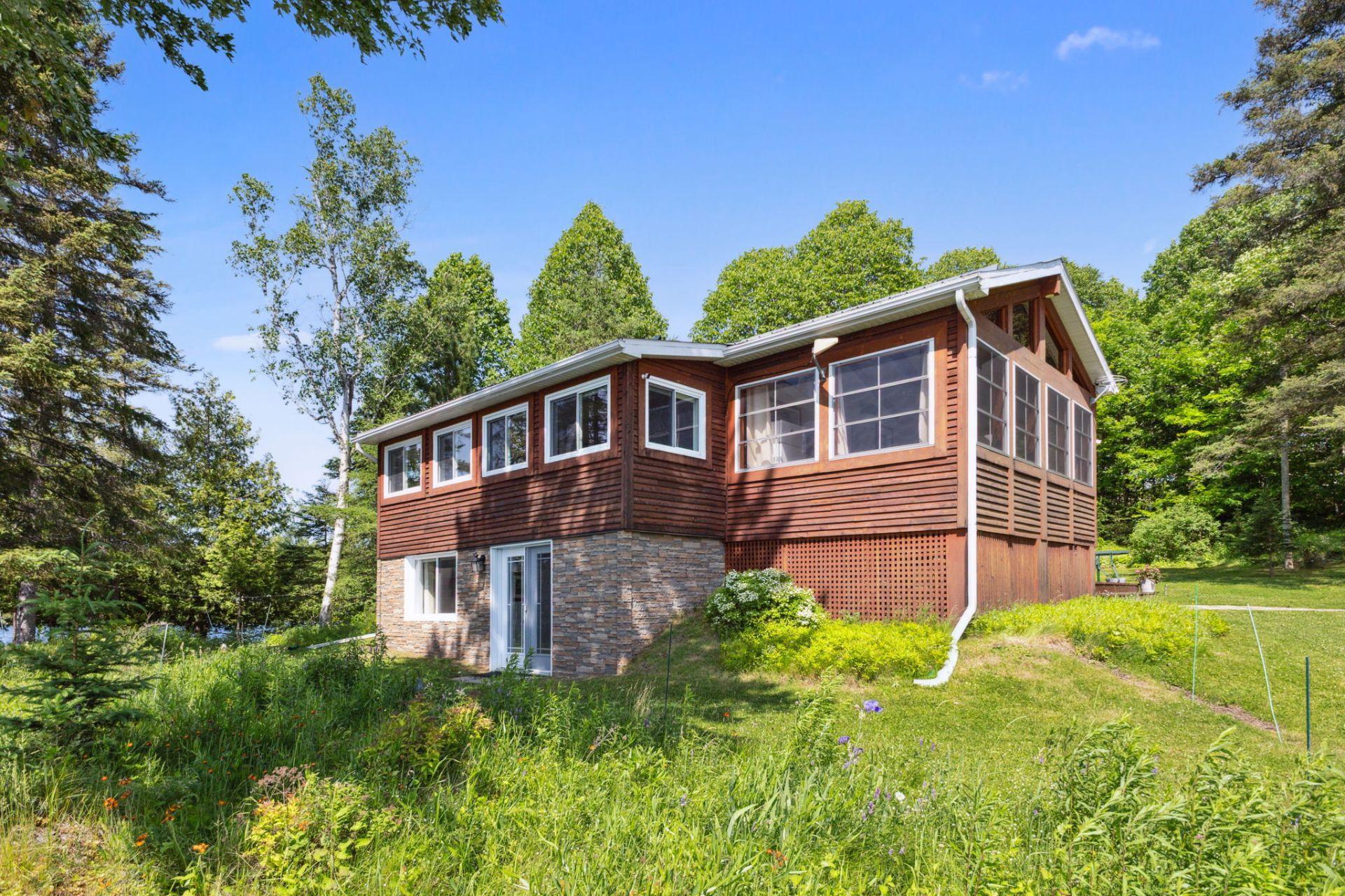 









12


Ch. Jos-Cousineau

,
Blue Sea,




QC
J0X1C0

