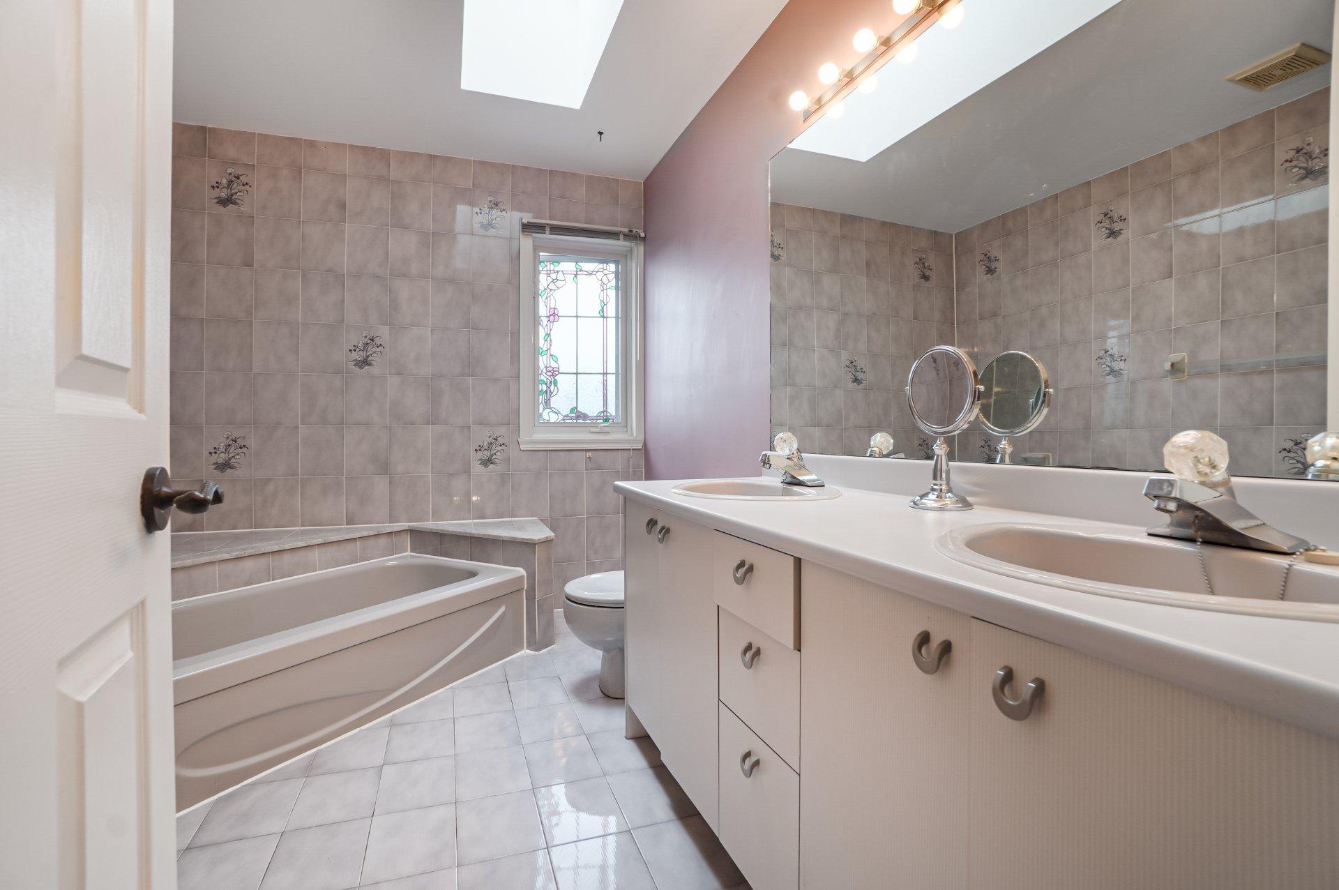 









8630


Boul. Rivard

,
Brossard,




QC
J4X1W6

