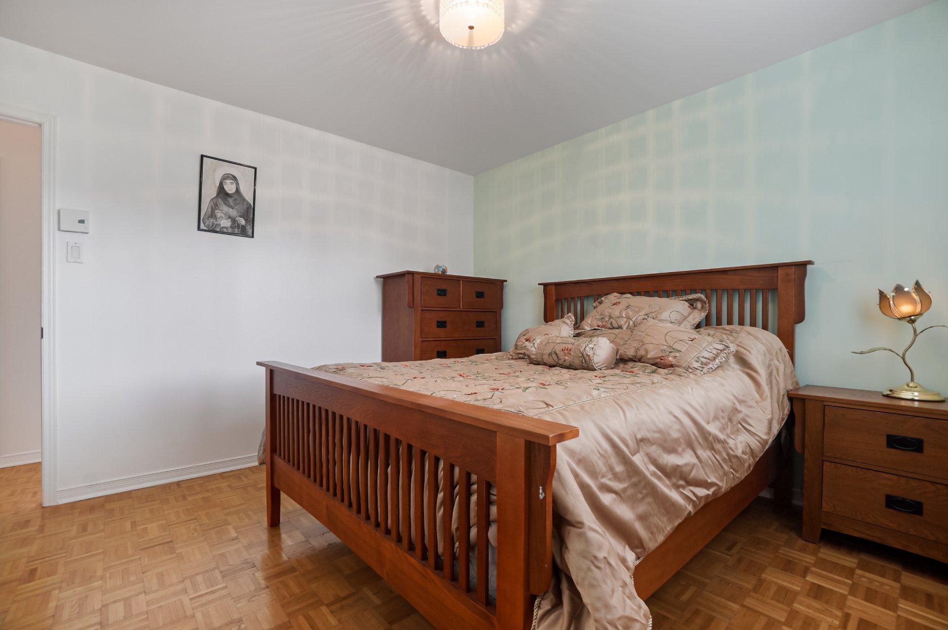 









8630


Boul. Rivard

,
Brossard,




QC
J4X1W6

