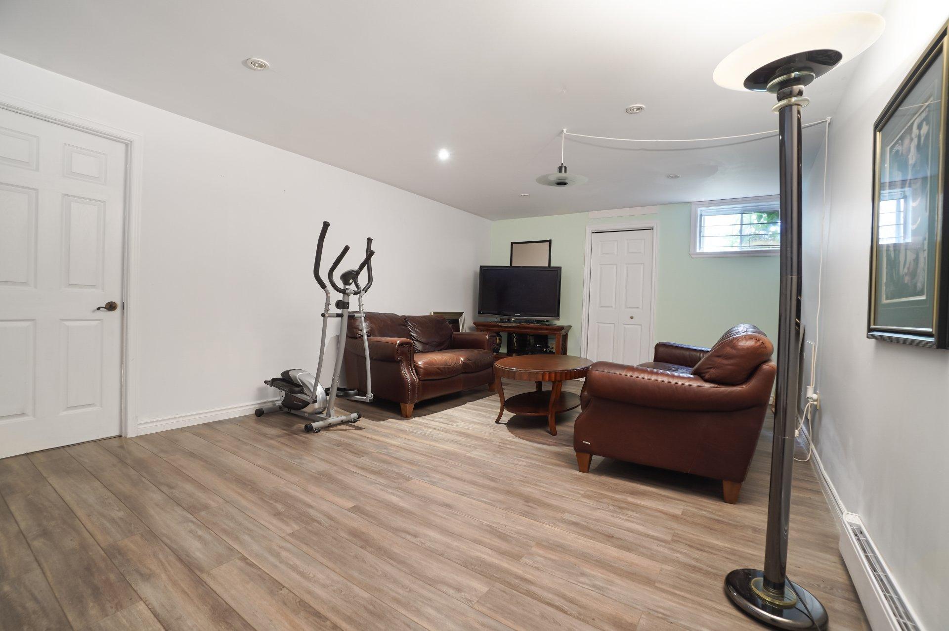 









8630


Boul. Rivard

,
Brossard,




QC
J4X1W6


