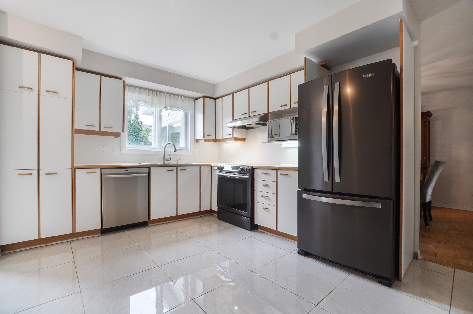 









8630


Boul. Rivard

,
Brossard,




QC
J4X1W6

