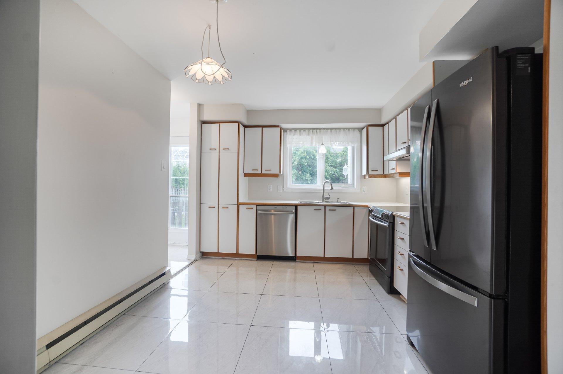 









8630


Boul. Rivard

,
Brossard,




QC
J4X1W6

