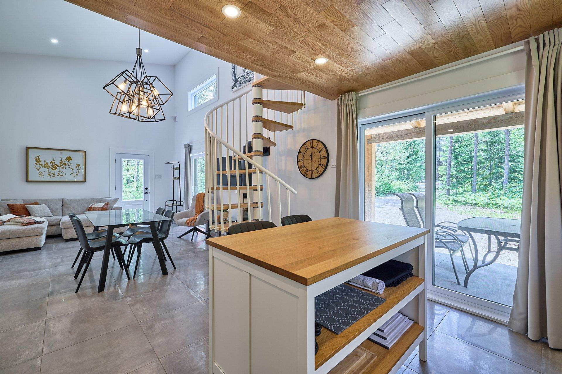









271


Ch. des Bleuets

,
Saint-Alexis-des-Monts,




QC
J0K1V0

