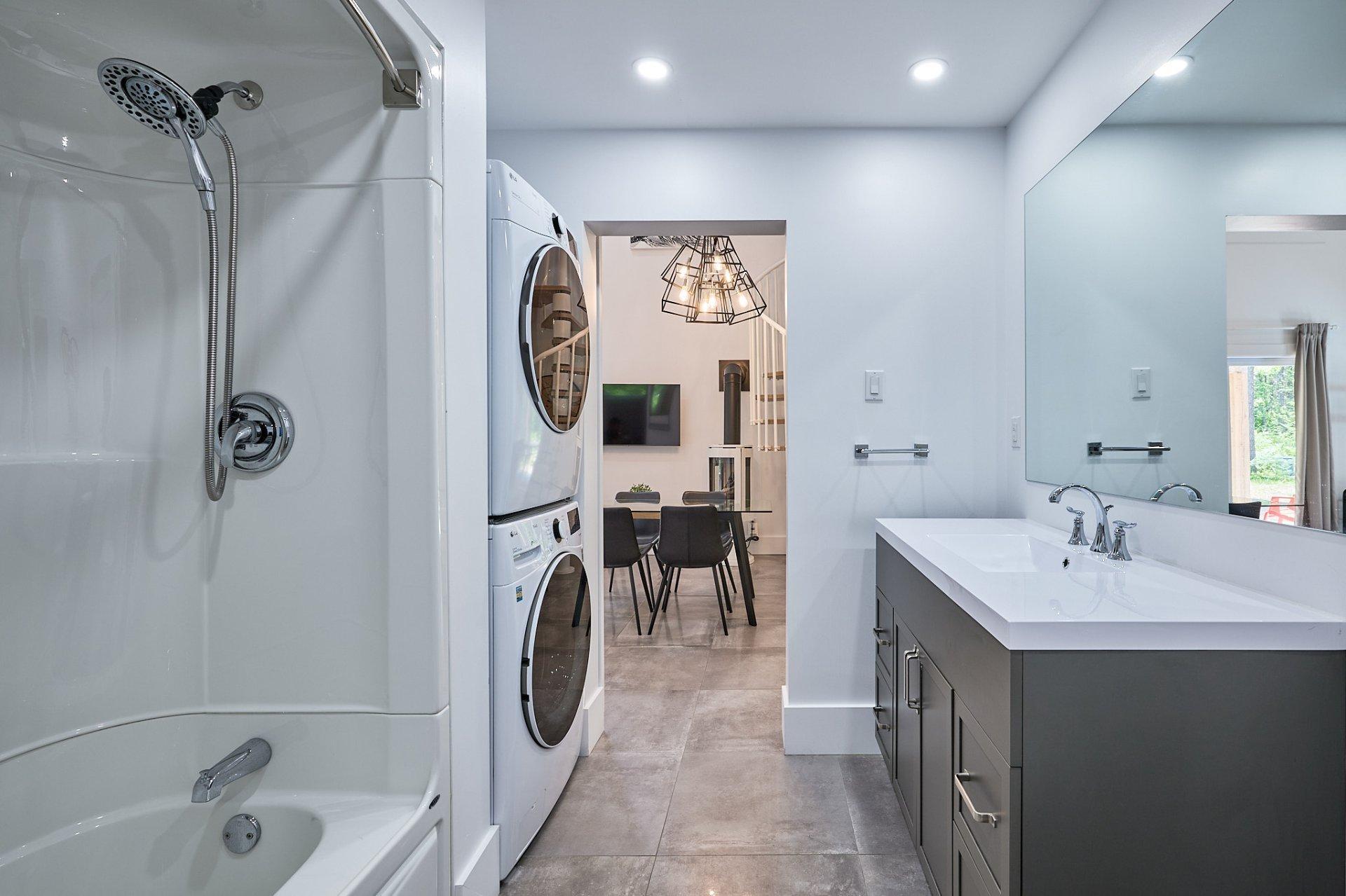 









271


Ch. des Bleuets

,
Saint-Alexis-des-Monts,




QC
J0K1V0

