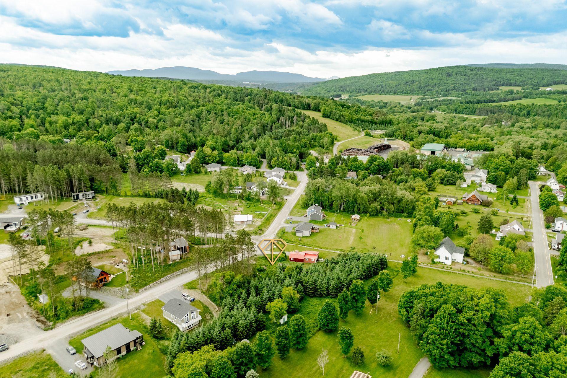 









55


Rue des Pommiers

,
Dixville,







QC
J0B1P0

