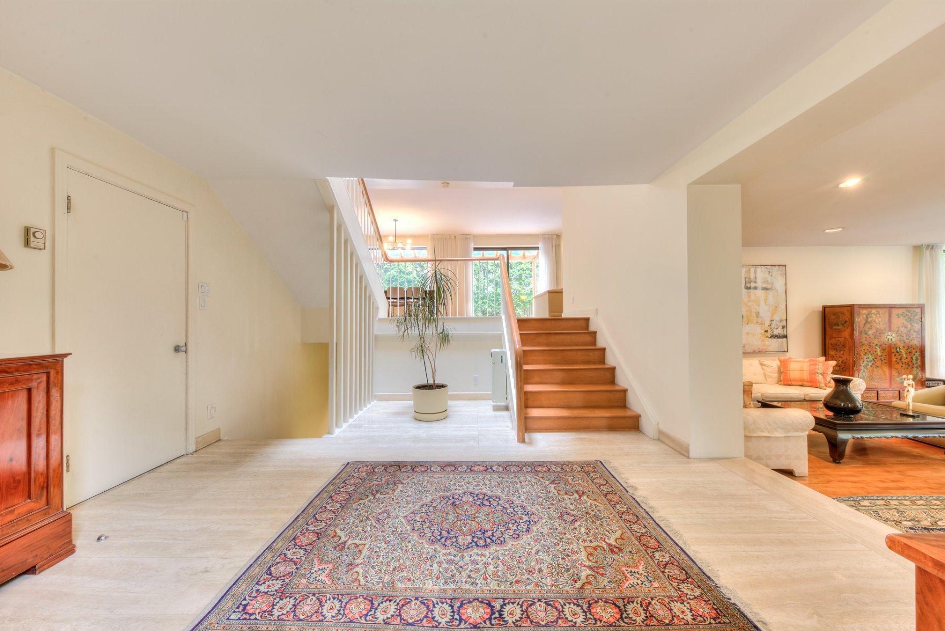 









2


Av. Shorncliffe

,
Westmount,




QC
H3Y1A7

