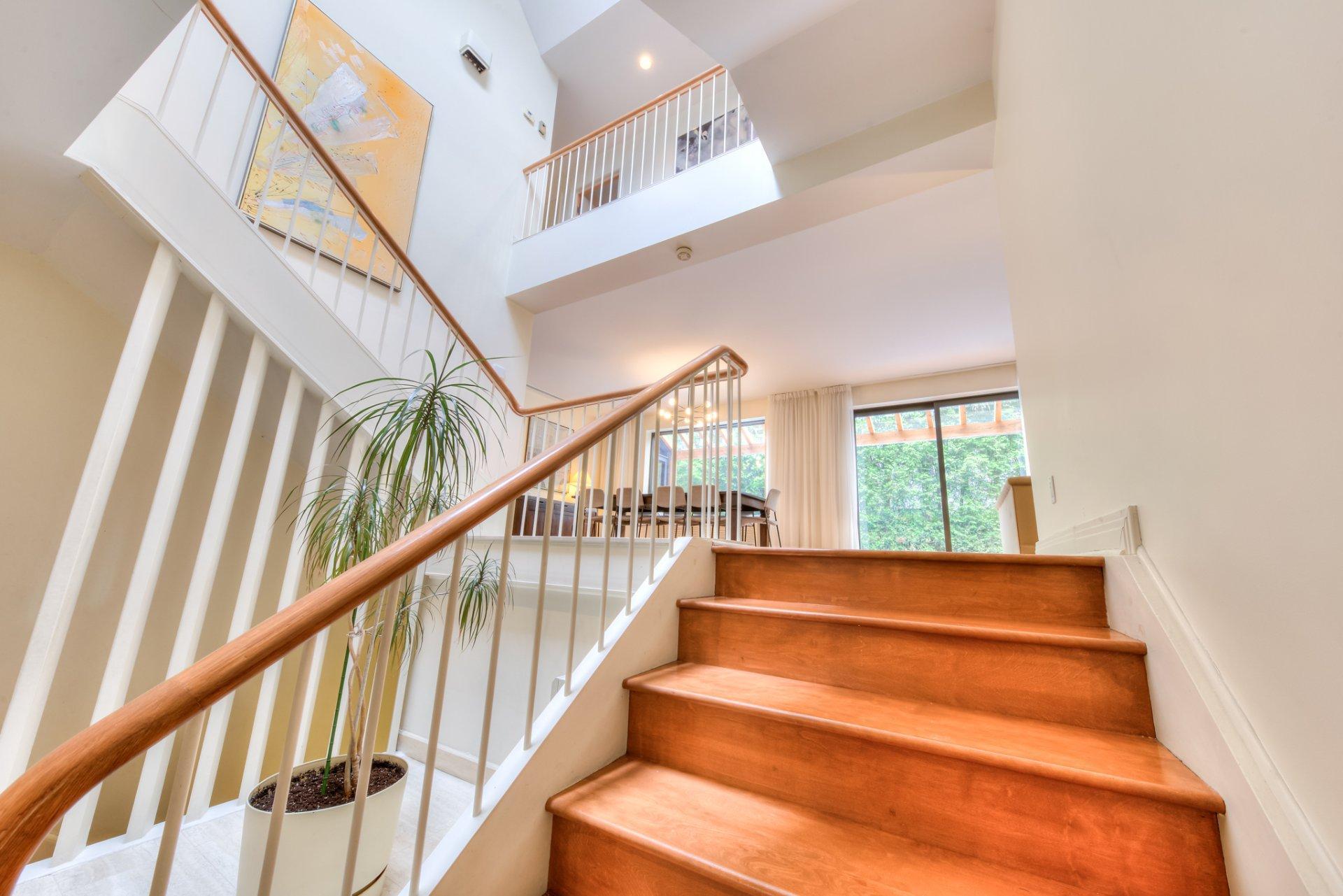 









2


Av. Shorncliffe

,
Westmount,




QC
H3Y1A7

