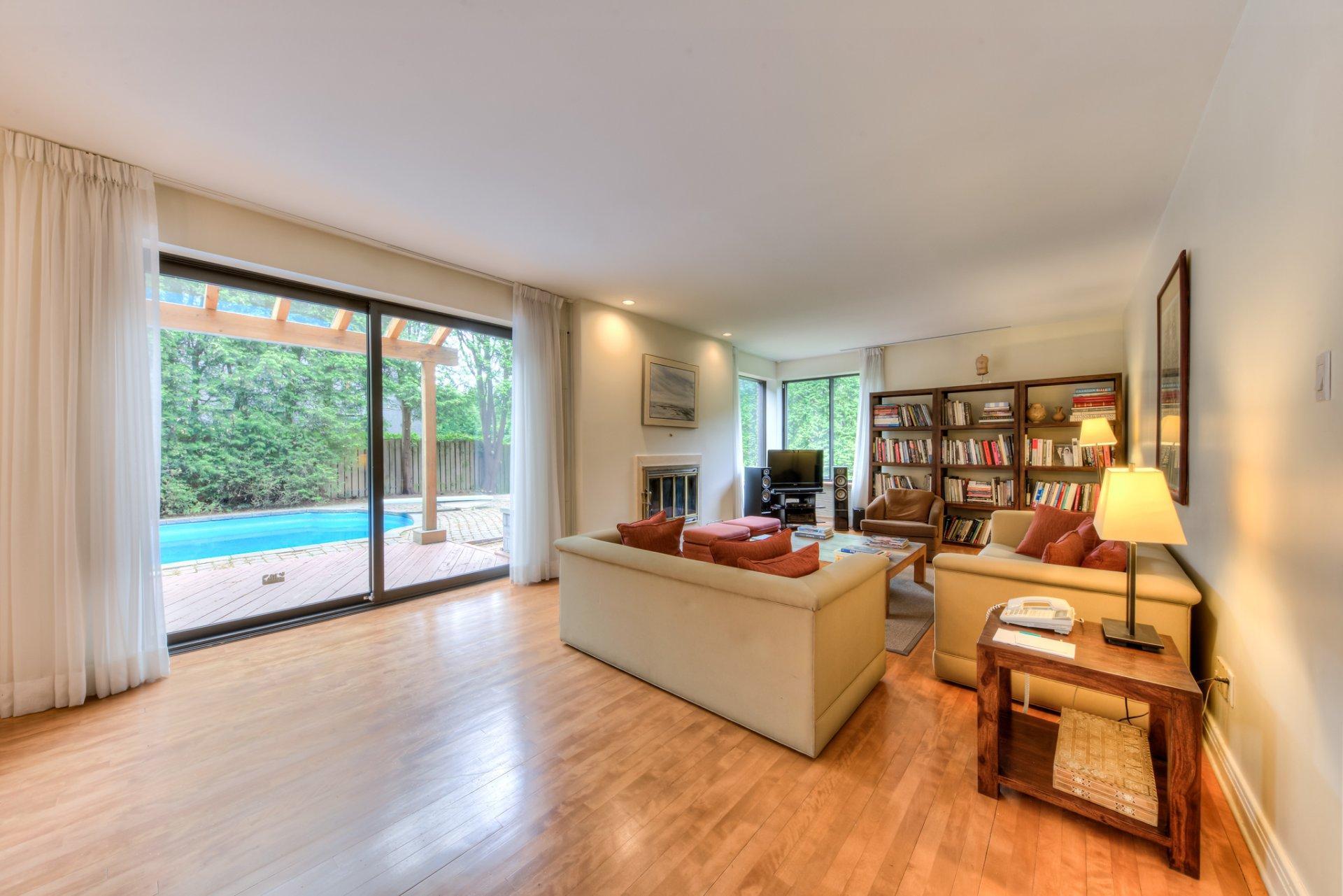 









2


Av. Shorncliffe

,
Westmount,




QC
H3Y1A7

