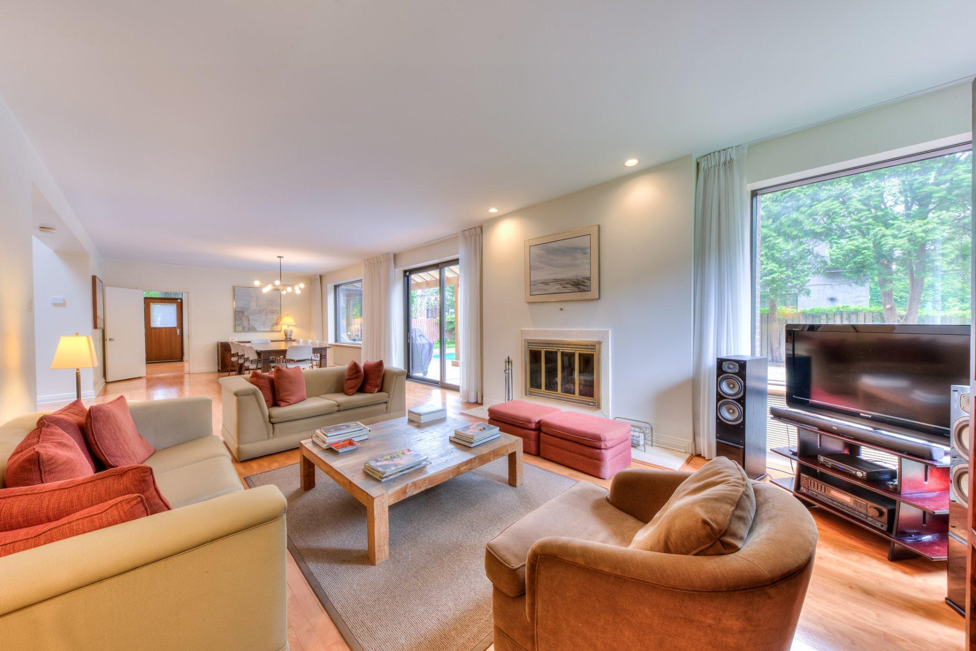 









2


Av. Shorncliffe

,
Westmount,




QC
H3Y1A7

