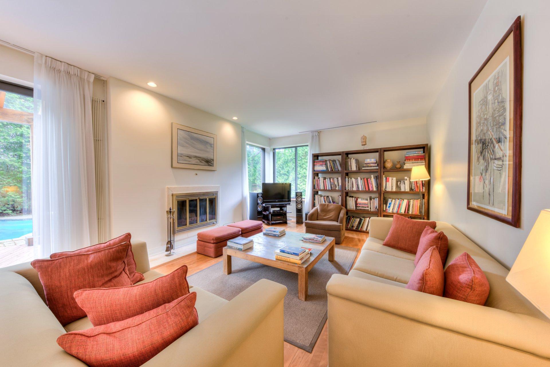









2


Av. Shorncliffe

,
Westmount,




QC
H3Y1A7

