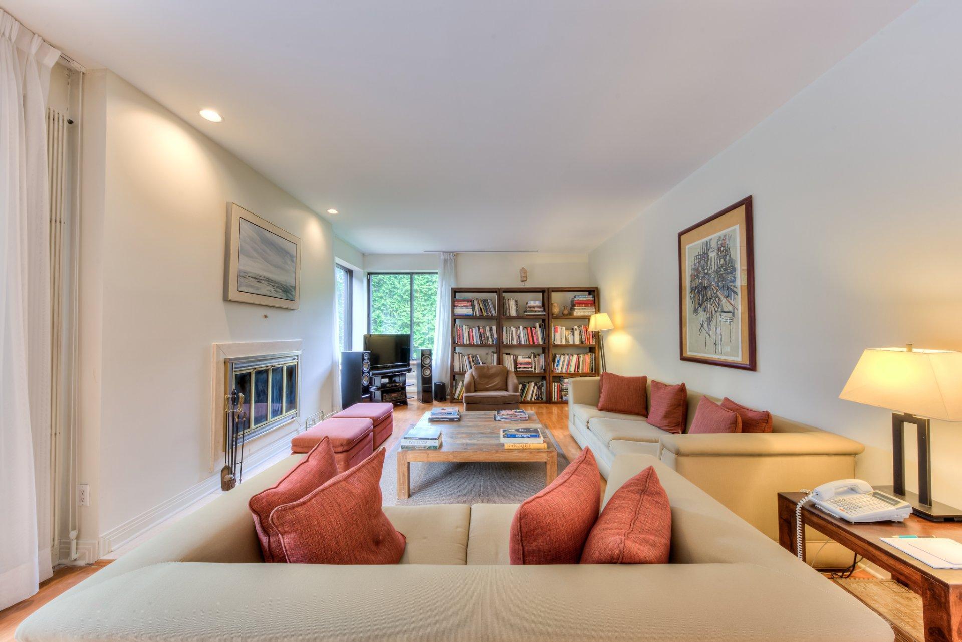 









2


Av. Shorncliffe

,
Westmount,




QC
H3Y1A7

