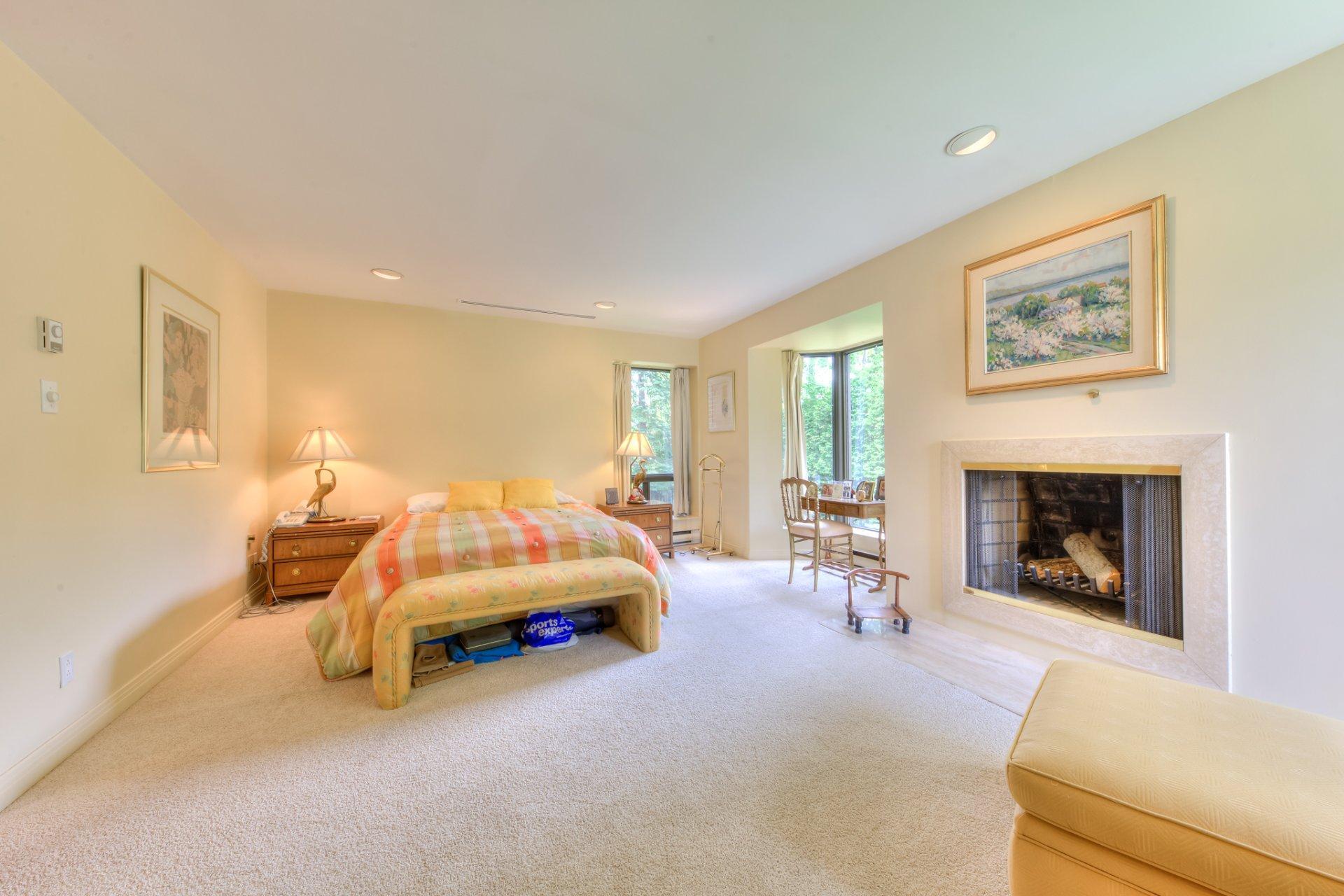 









2


Av. Shorncliffe

,
Westmount,




QC
H3Y1A7

