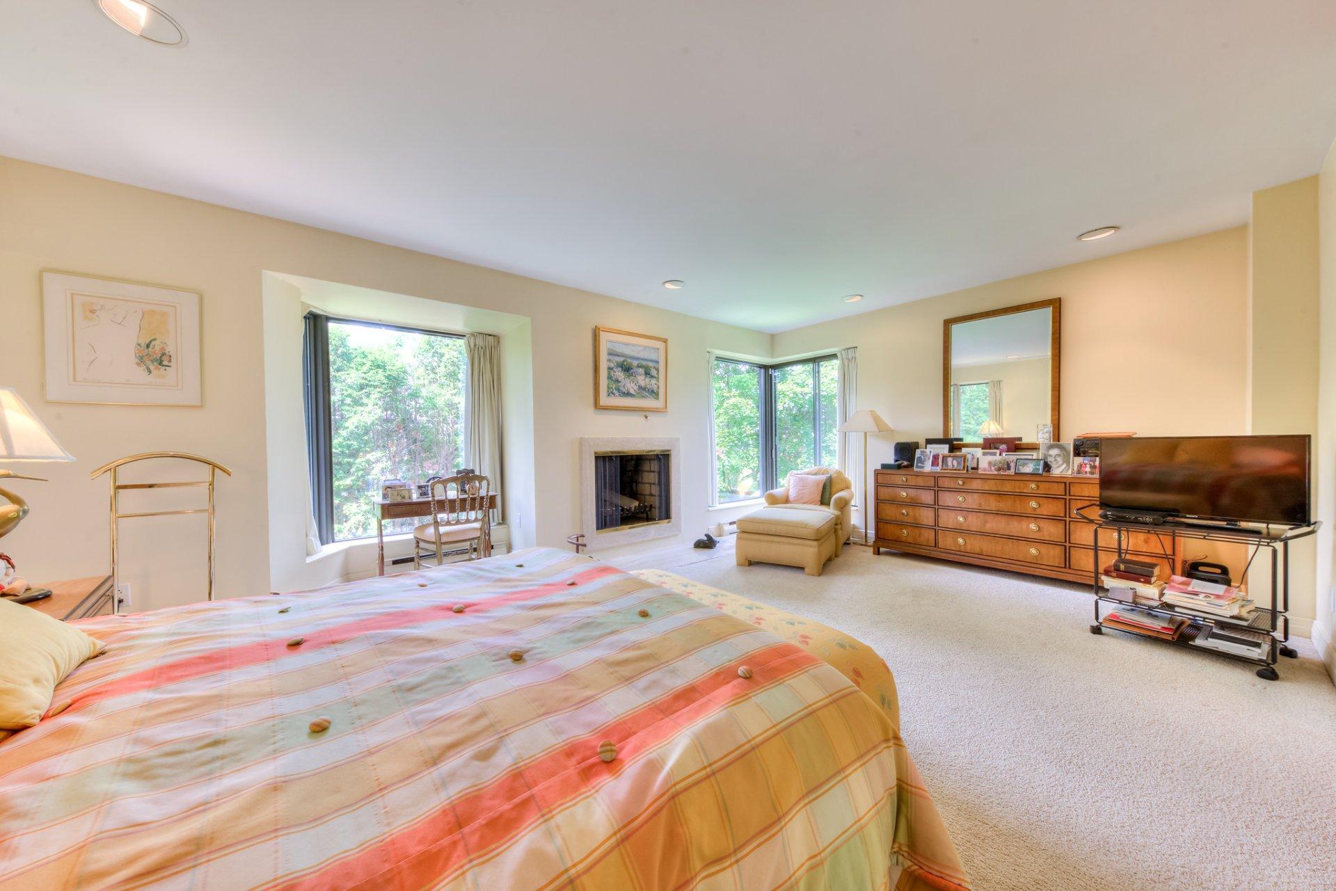 









2


Av. Shorncliffe

,
Westmount,




QC
H3Y1A7


