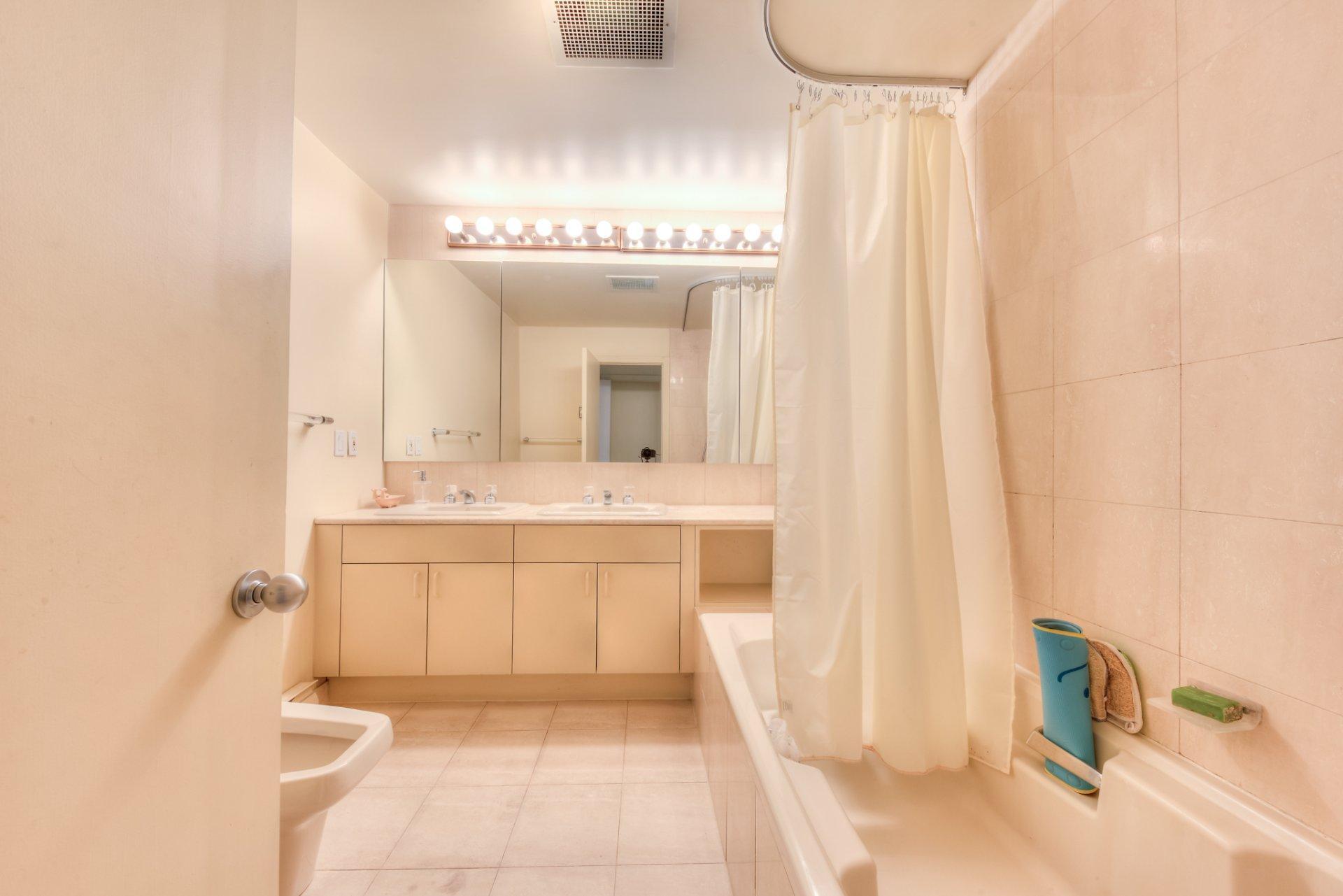 









2


Av. Shorncliffe

,
Westmount,




QC
H3Y1A7

