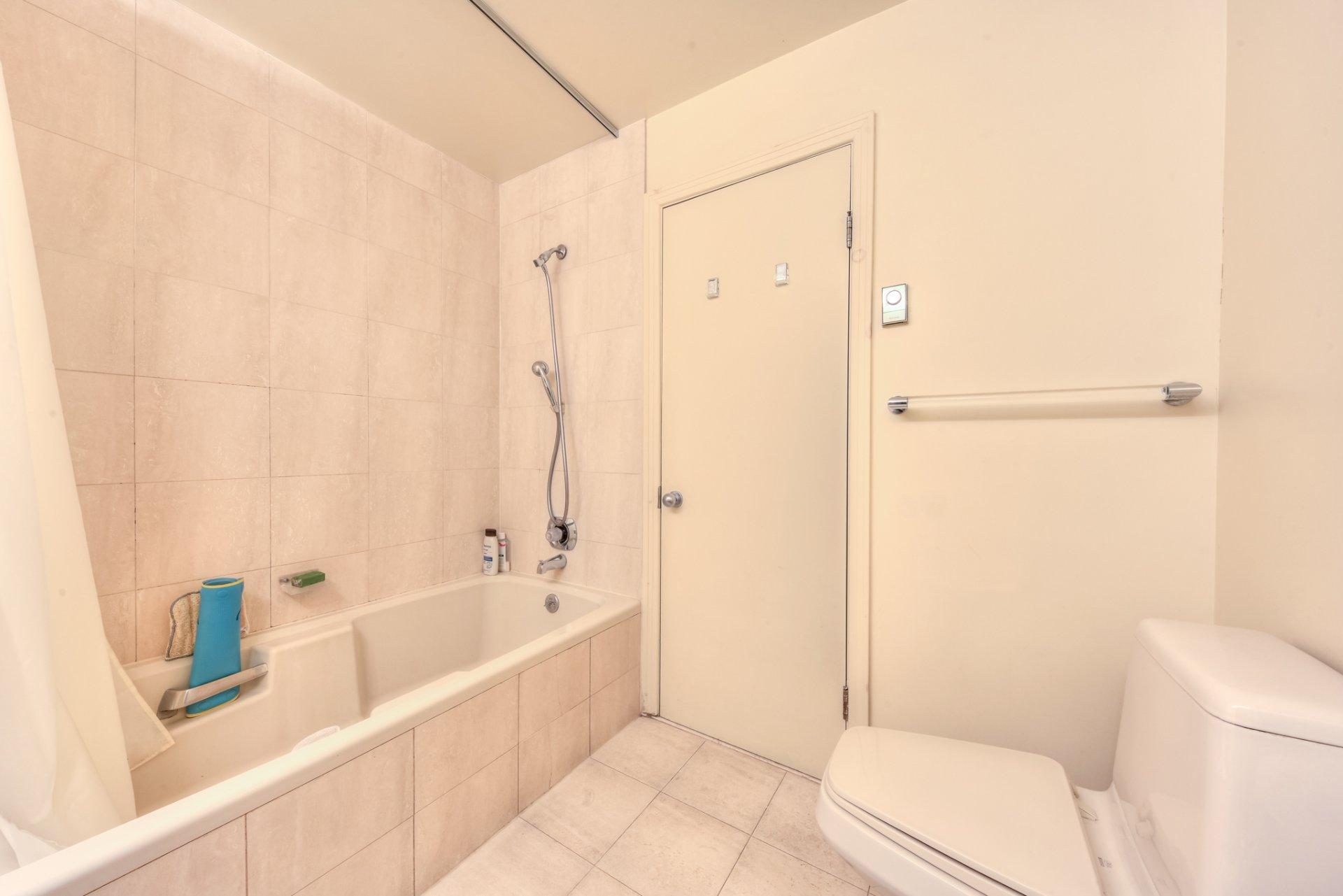 









2


Av. Shorncliffe

,
Westmount,




QC
H3Y1A7


