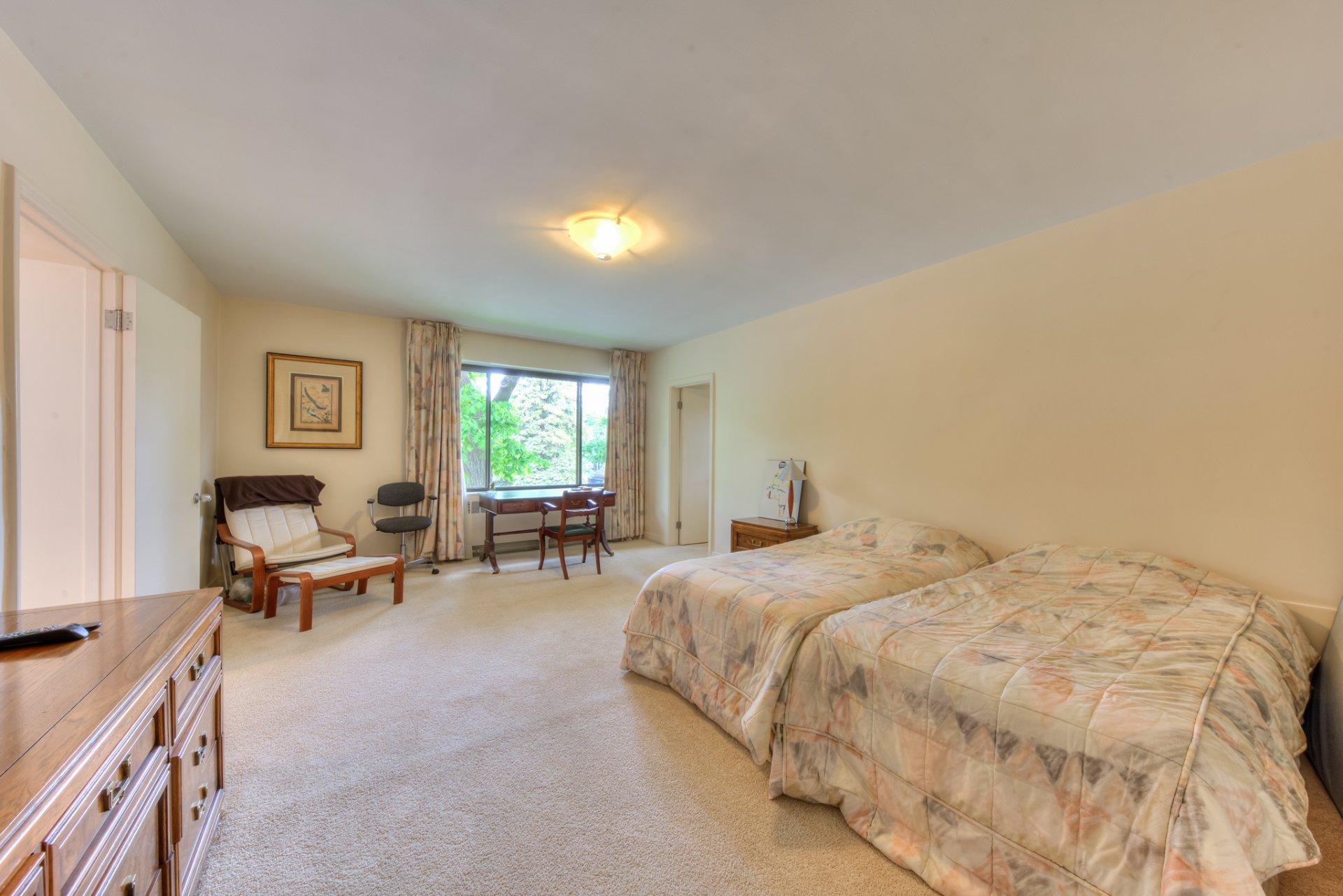 









2


Av. Shorncliffe

,
Westmount,




QC
H3Y1A7

