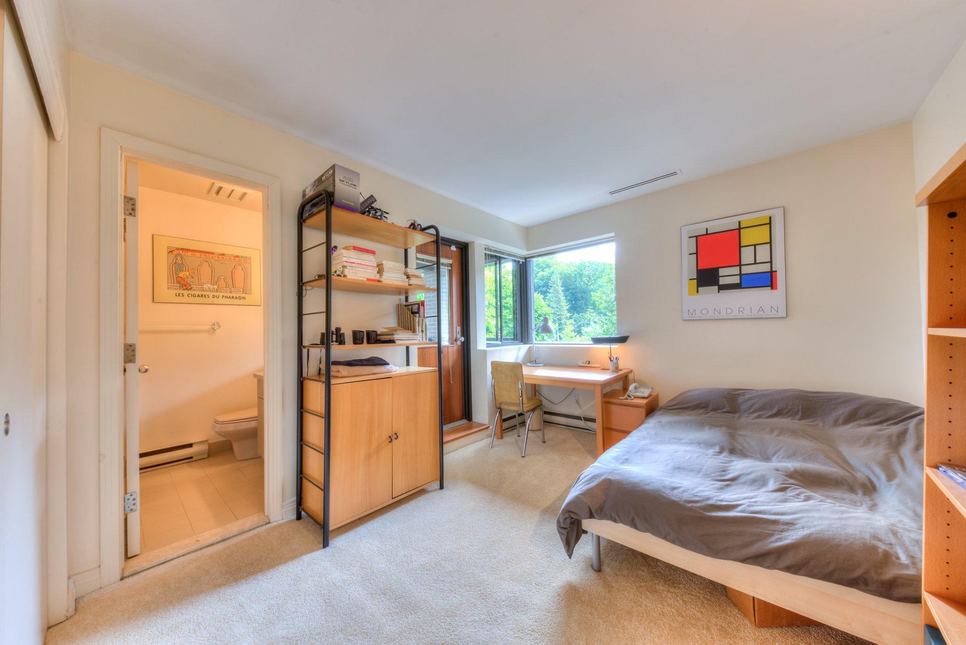 









2


Av. Shorncliffe

,
Westmount,




QC
H3Y1A7

