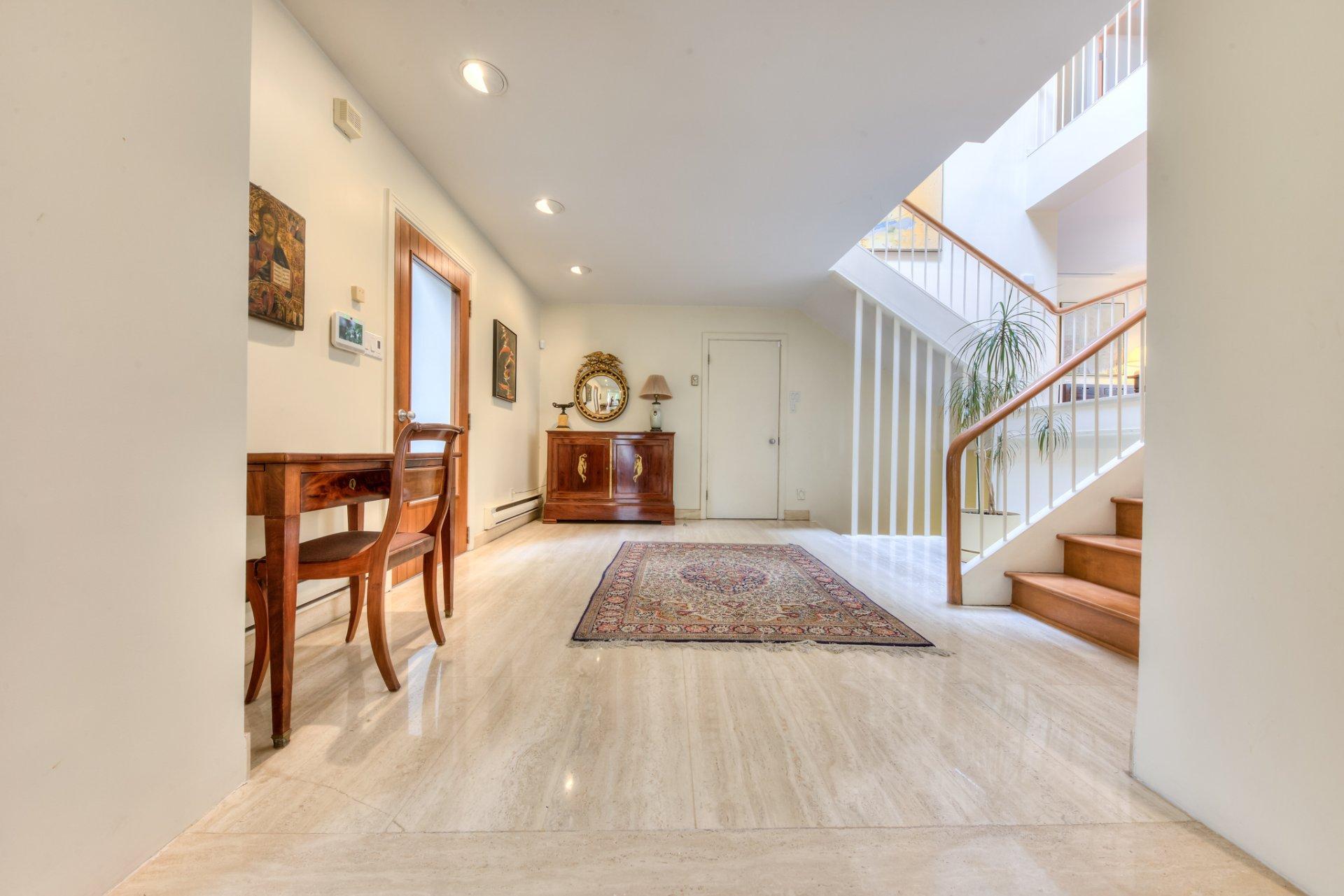 









2


Av. Shorncliffe

,
Westmount,




QC
H3Y1A7

