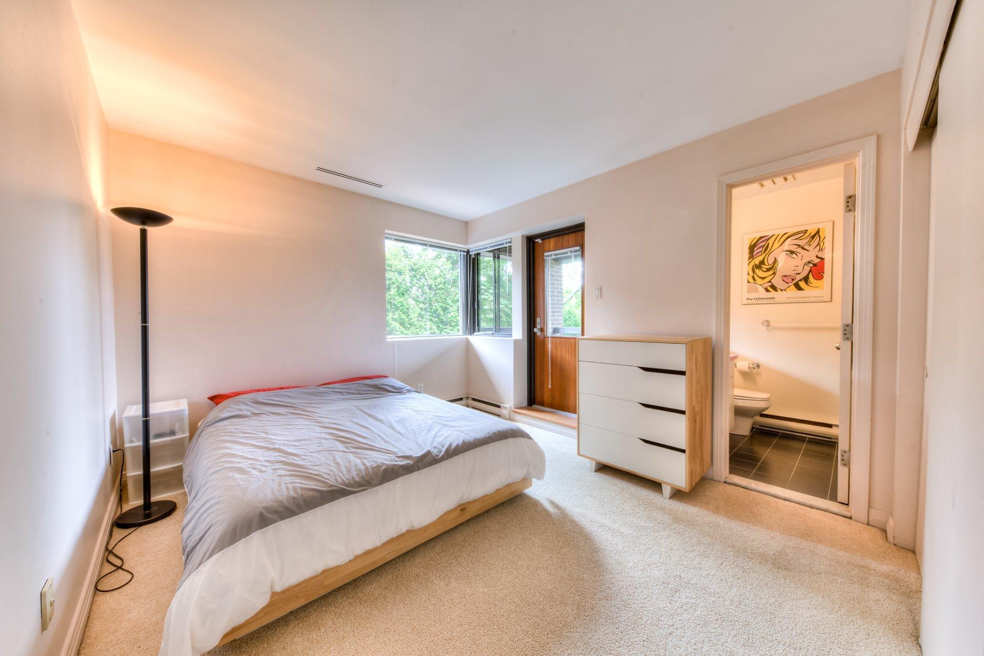 









2


Av. Shorncliffe

,
Westmount,




QC
H3Y1A7

