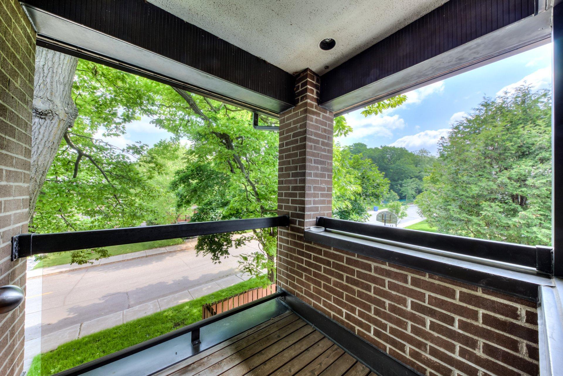 









2


Av. Shorncliffe

,
Westmount,




QC
H3Y1A7

