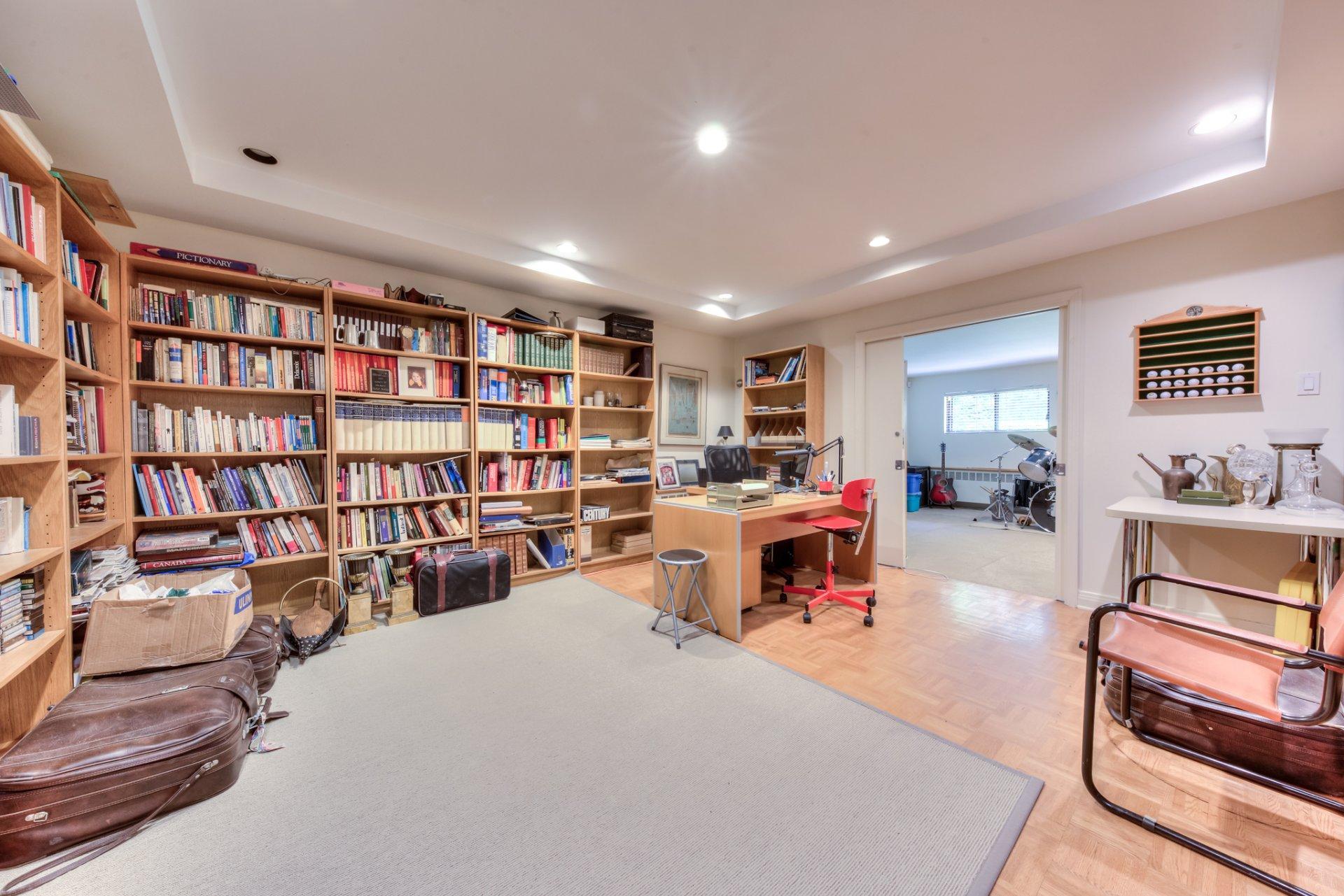 









2


Av. Shorncliffe

,
Westmount,




QC
H3Y1A7

