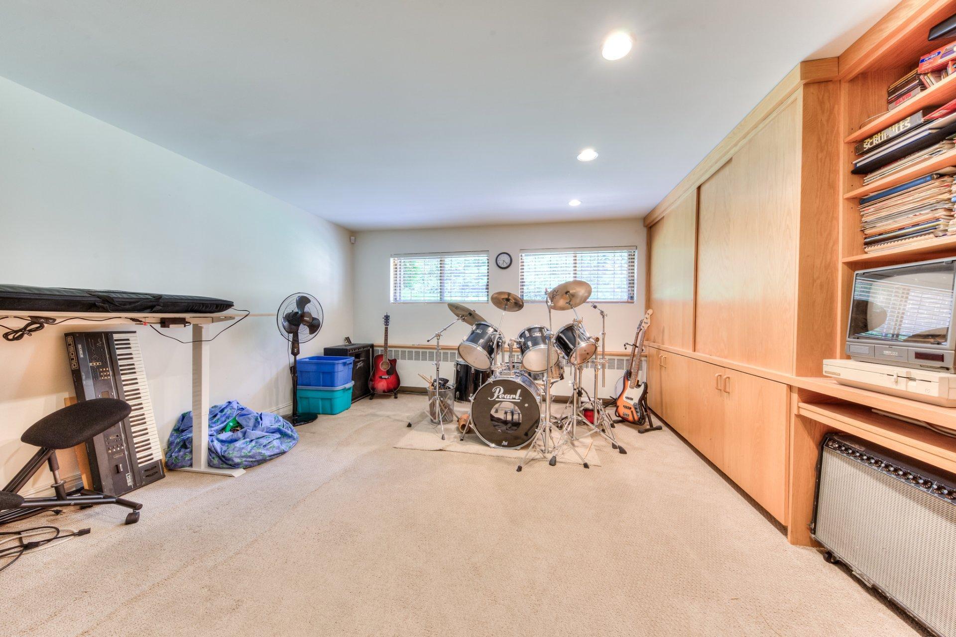 









2


Av. Shorncliffe

,
Westmount,




QC
H3Y1A7

