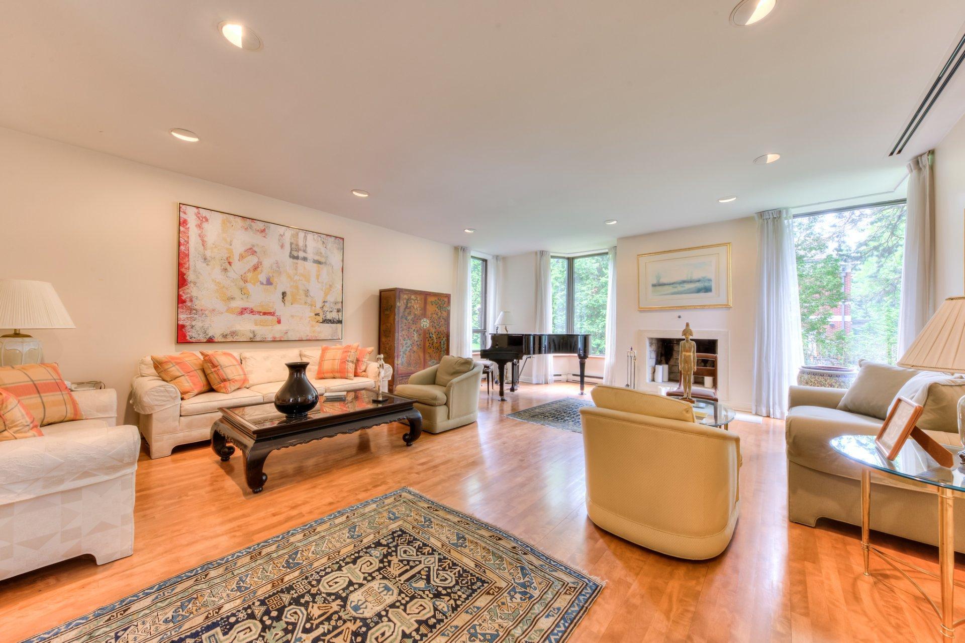 









2


Av. Shorncliffe

,
Westmount,




QC
H3Y1A7

