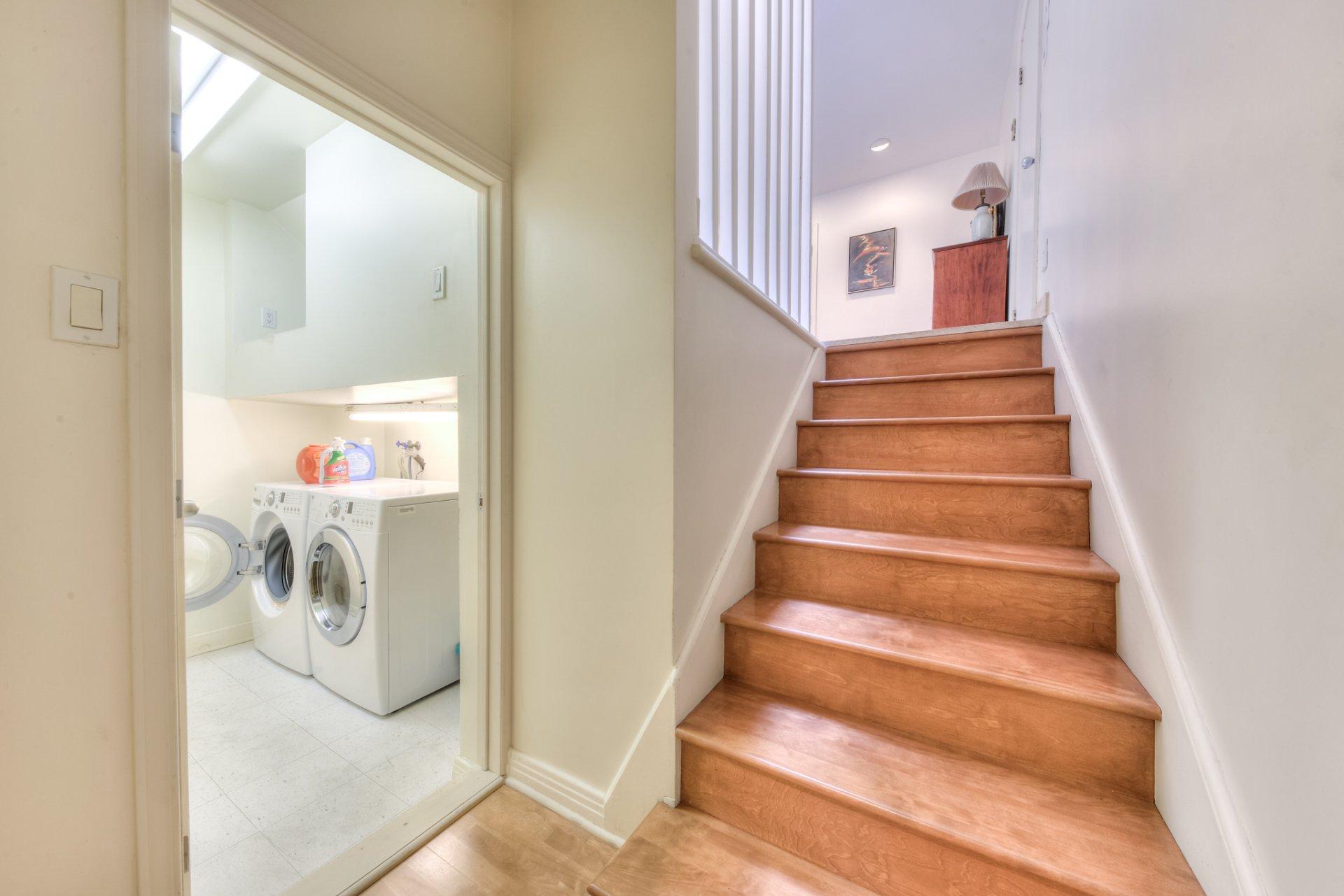 









2


Av. Shorncliffe

,
Westmount,




QC
H3Y1A7

