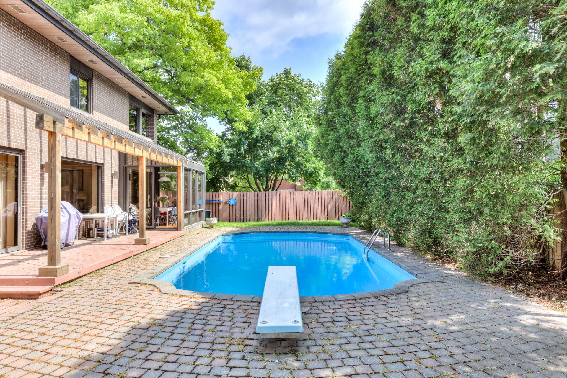 









2


Av. Shorncliffe

,
Westmount,




QC
H3Y1A7


