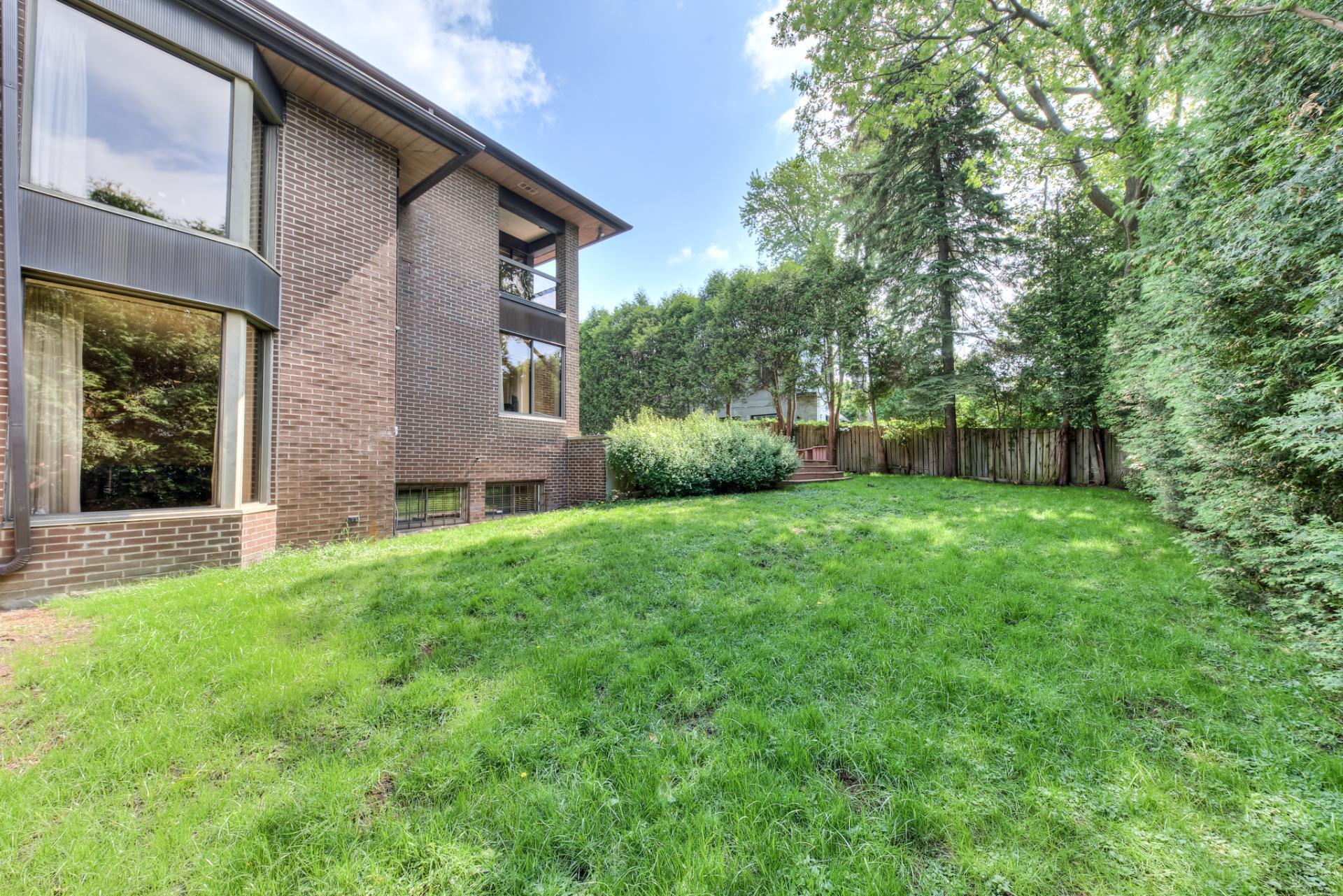









2


Av. Shorncliffe

,
Westmount,




QC
H3Y1A7


