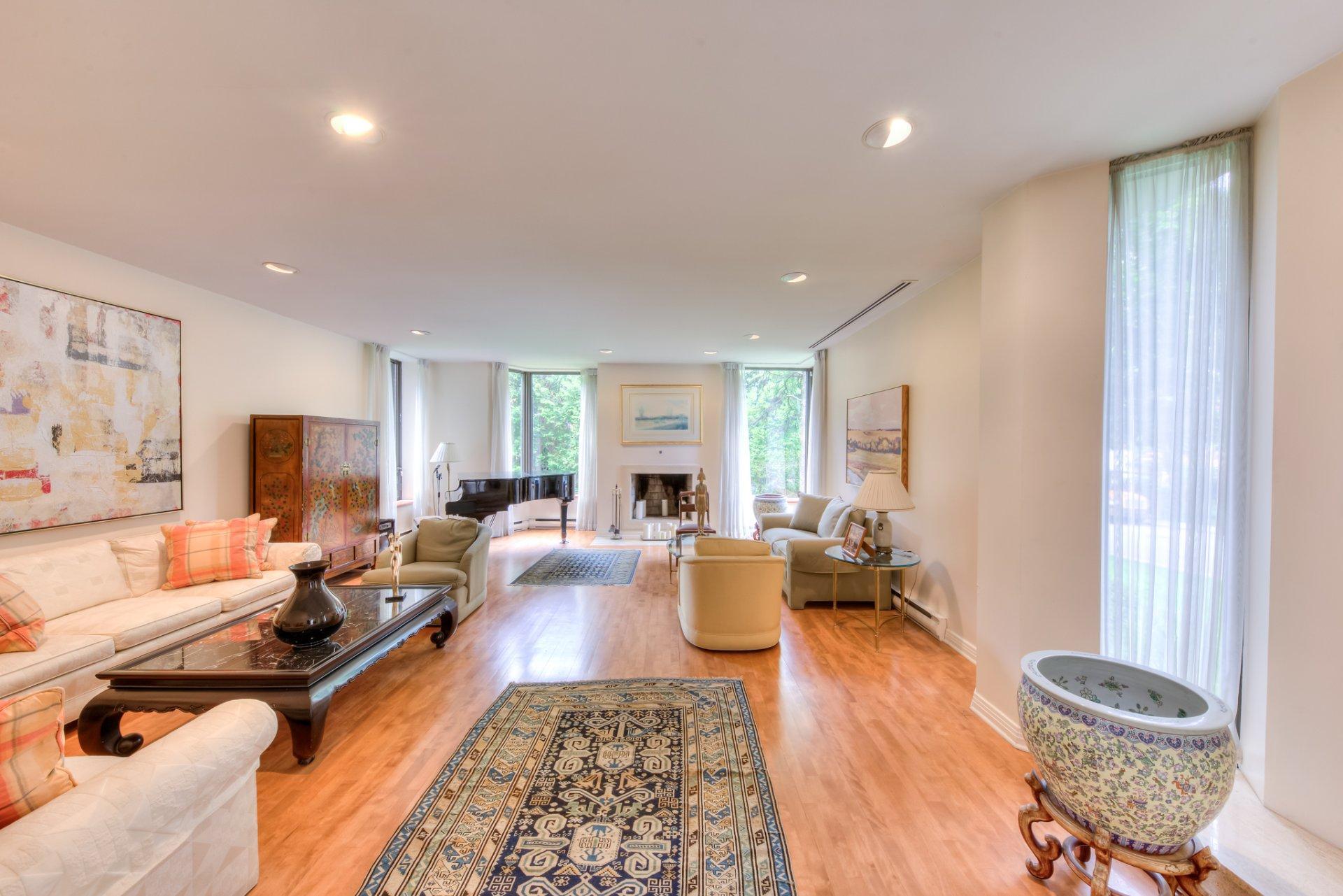 









2


Av. Shorncliffe

,
Westmount,




QC
H3Y1A7

