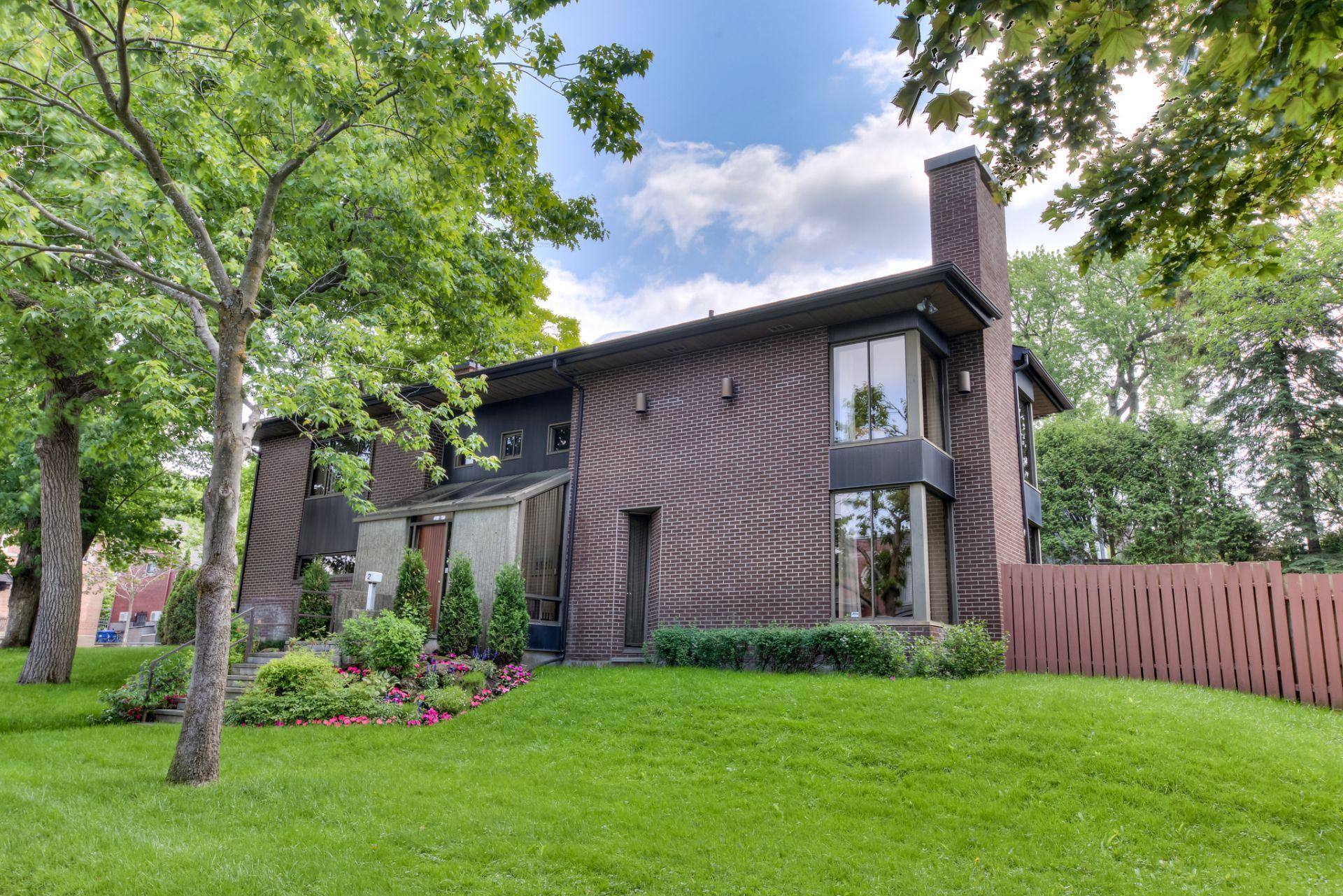 









2


Av. Shorncliffe

,
Westmount,




QC
H3Y1A7

