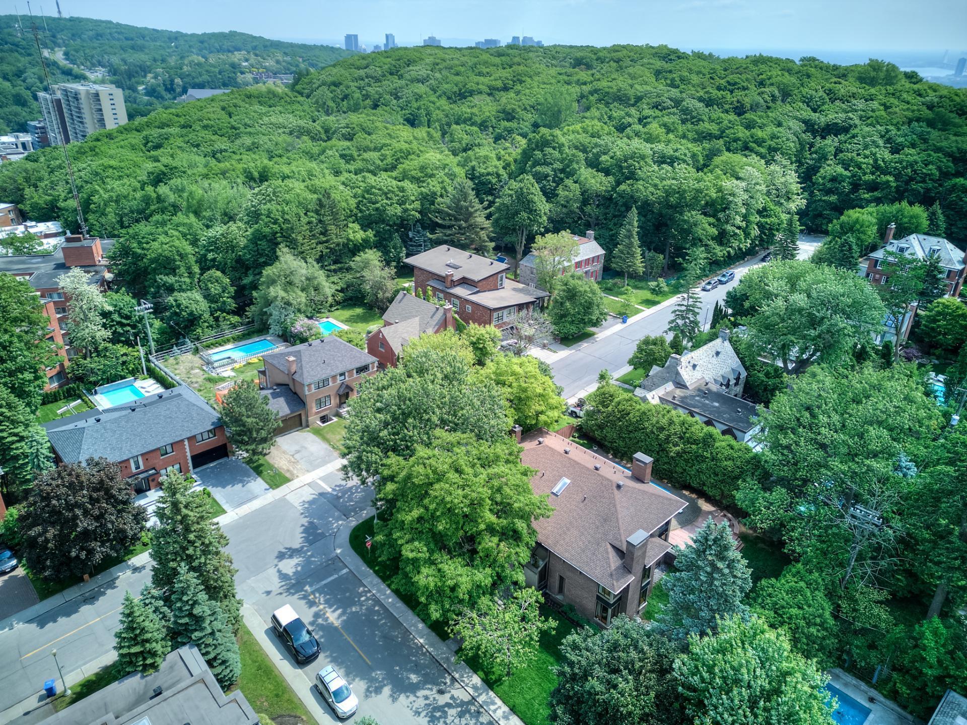 









2


Av. Shorncliffe

,
Westmount,




QC
H3Y1A7

