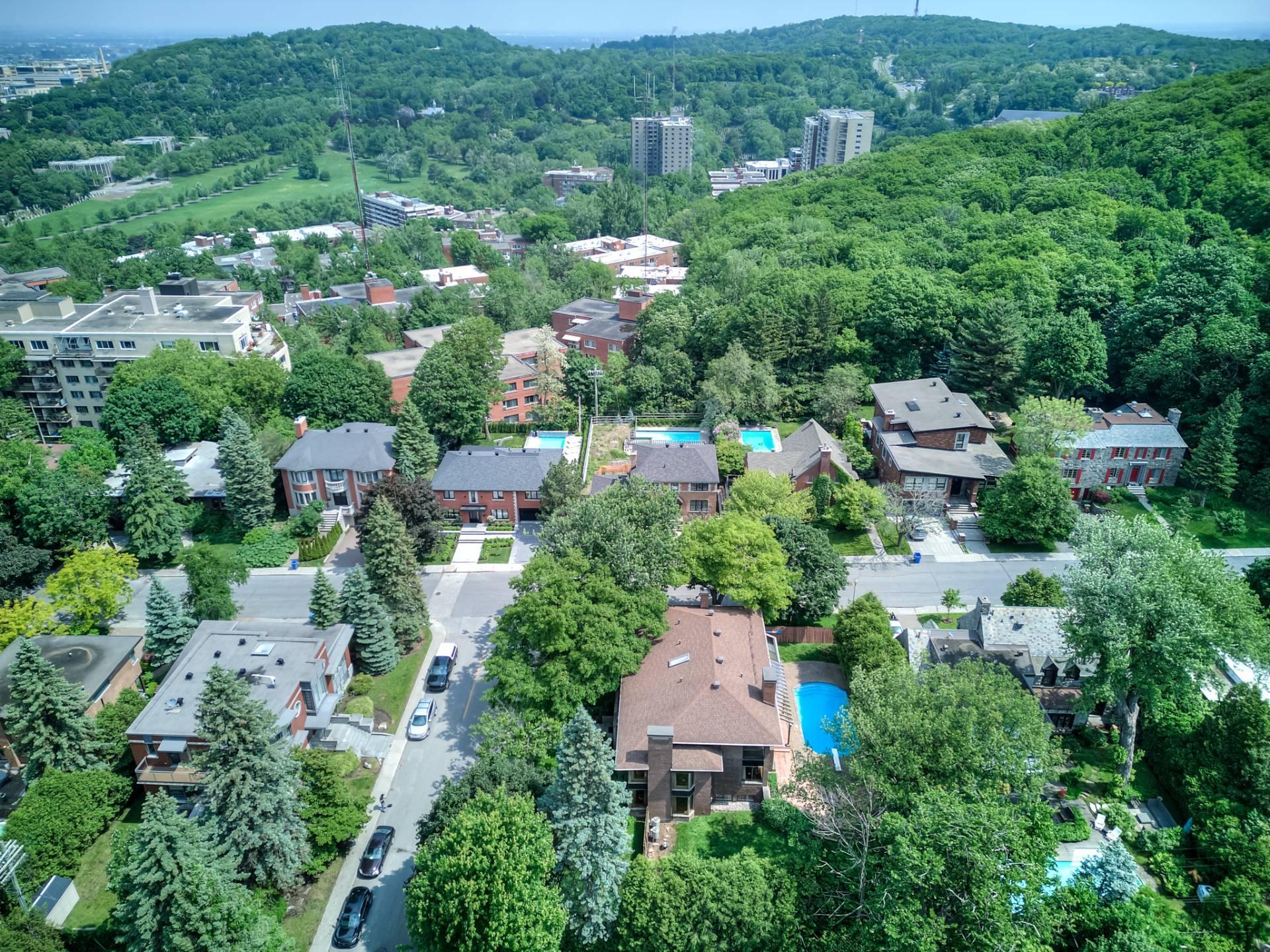 









2


Av. Shorncliffe

,
Westmount,




QC
H3Y1A7

